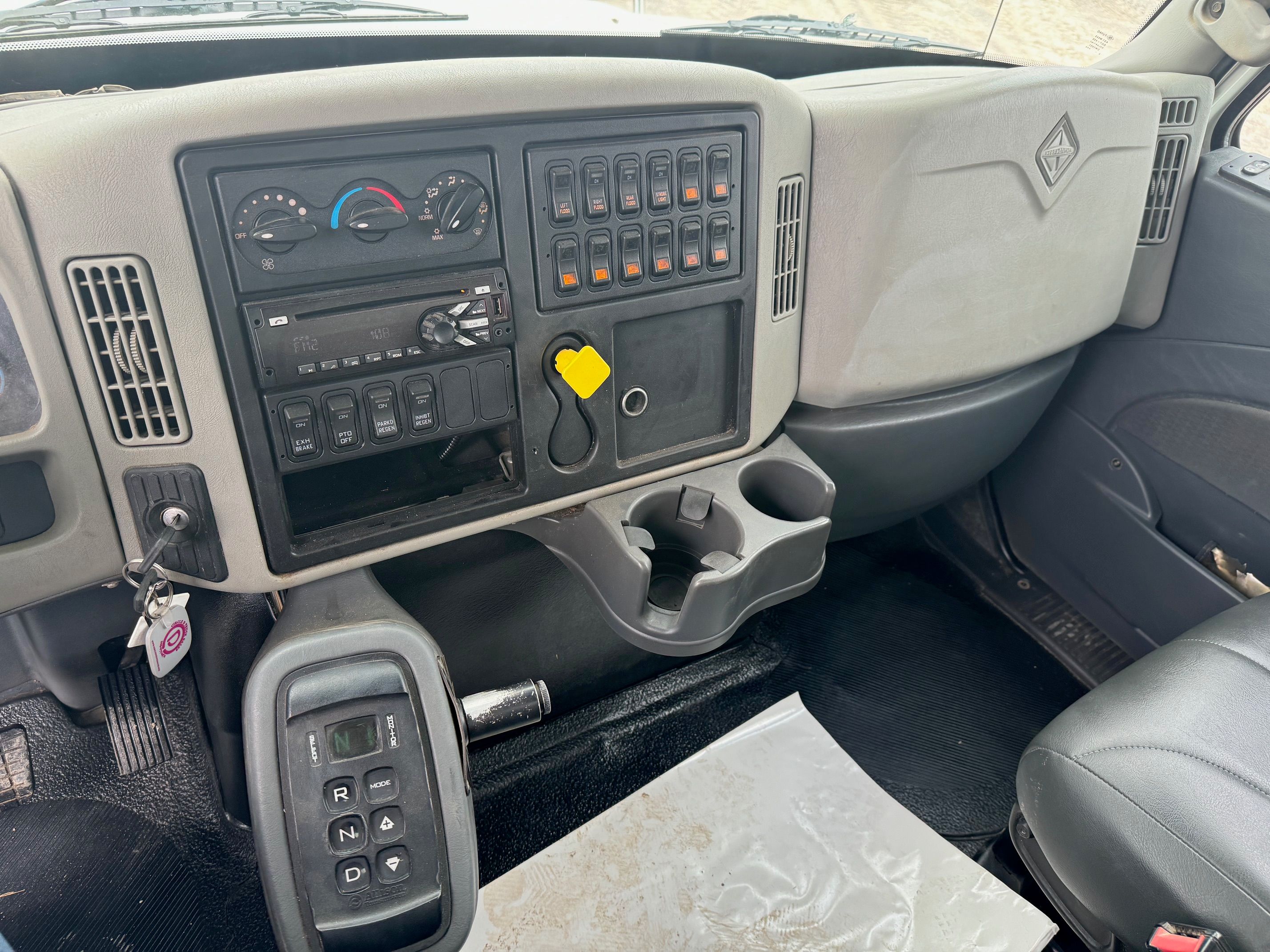 2015 INTERNATIONAL 4400 FUEL AND LUBE Photo 12 Thumbnail