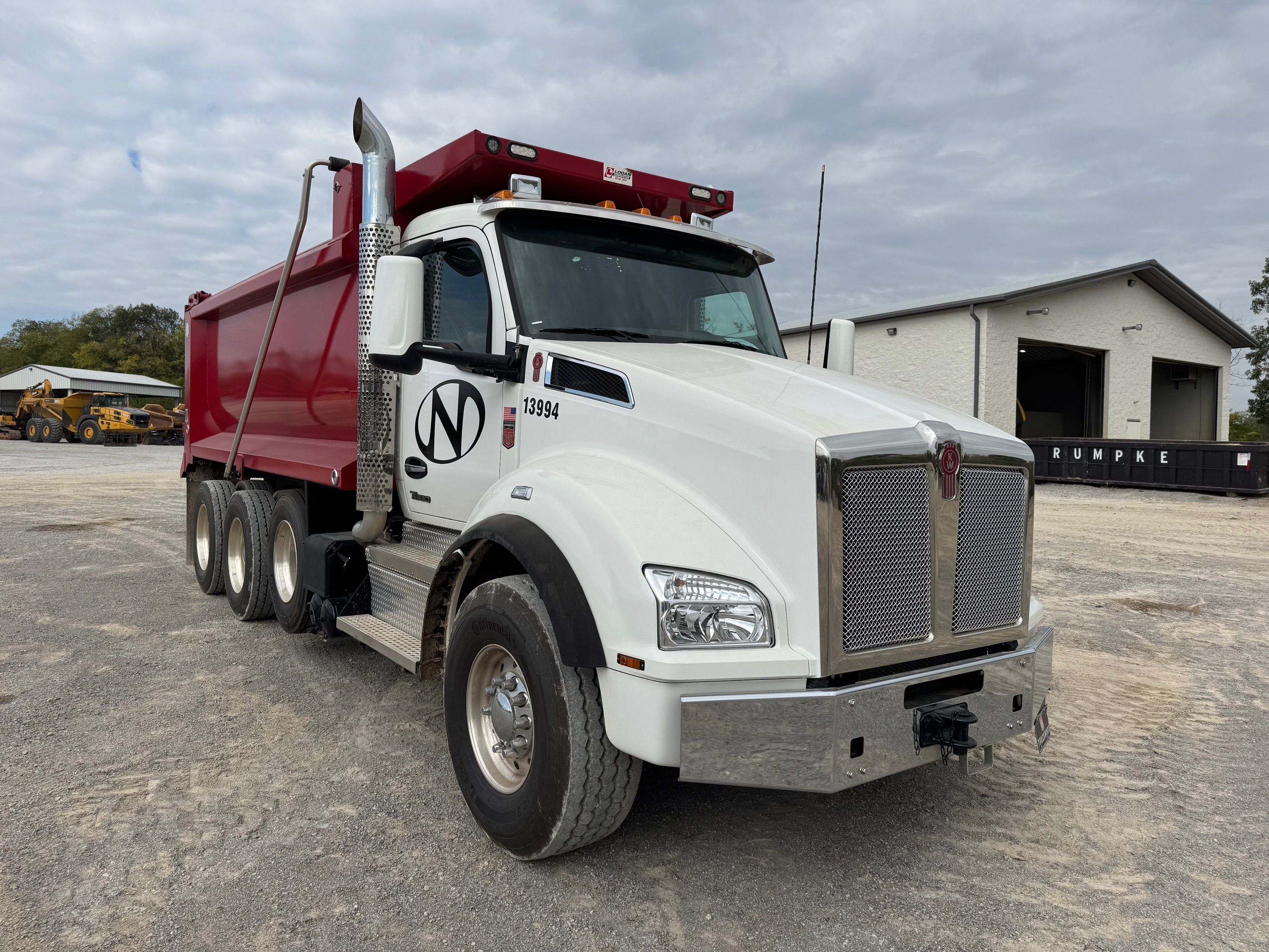 2025 KENWORTH T880 DUMP Photo 4 Thumbnail