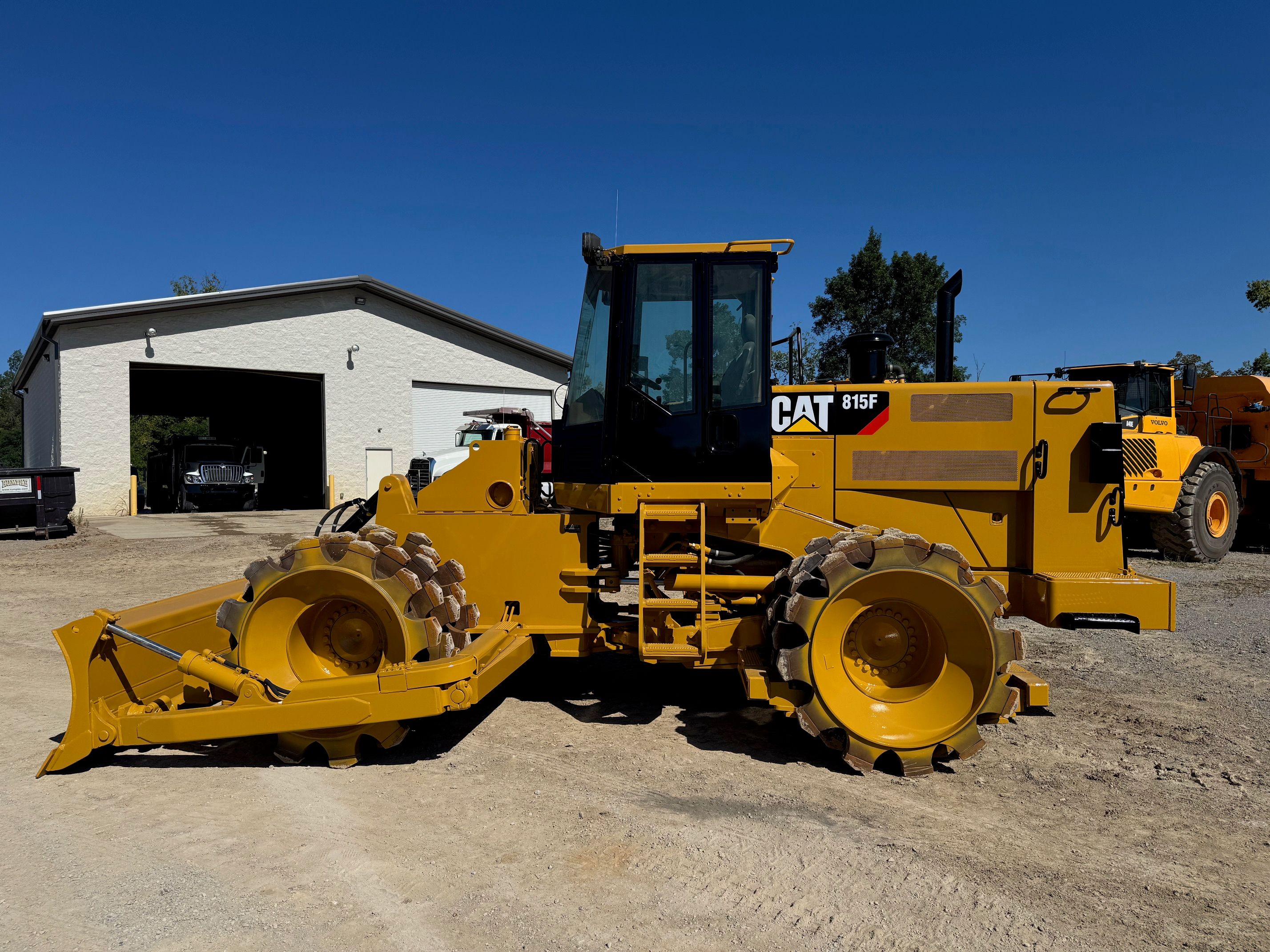 2006 CAT 815F Photo 2 Thumbnail