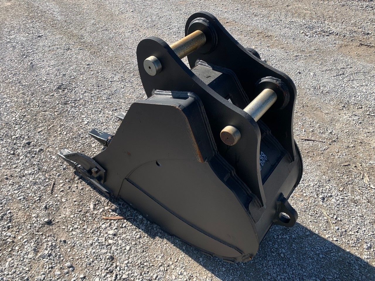 24" BUCKET FOR SY135C Photo 1 Thumbnail