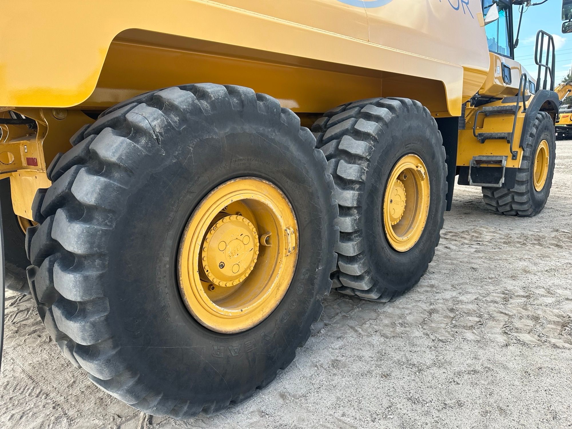 2019 BELL B25E Photo 10 Thumbnail