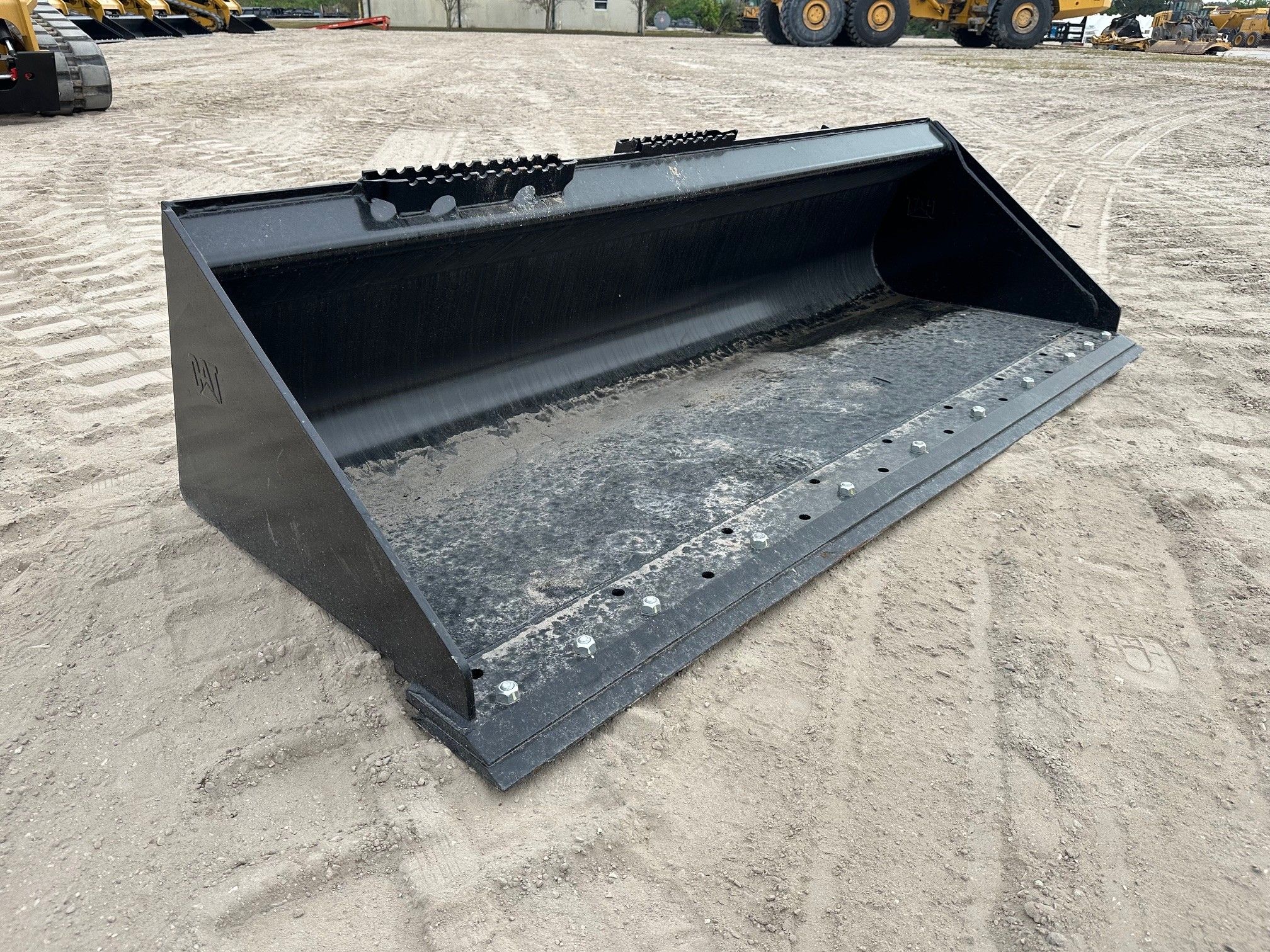 CAT 299D3 80" Skid Steer Bucket Photo 4 Thumbnail