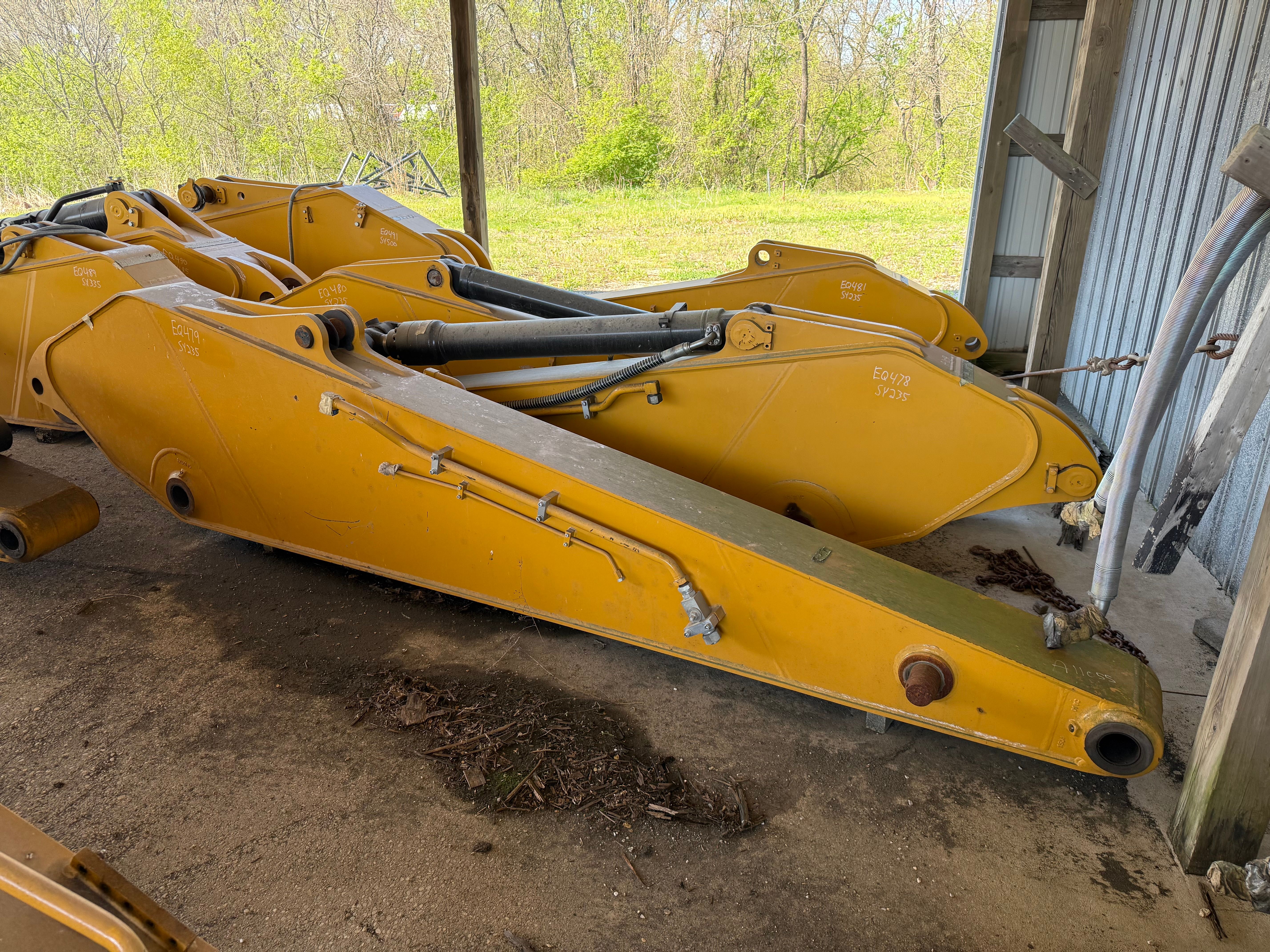 SANY SY235 EXCAVATOR STICK (117") Photo 1 Thumbnail