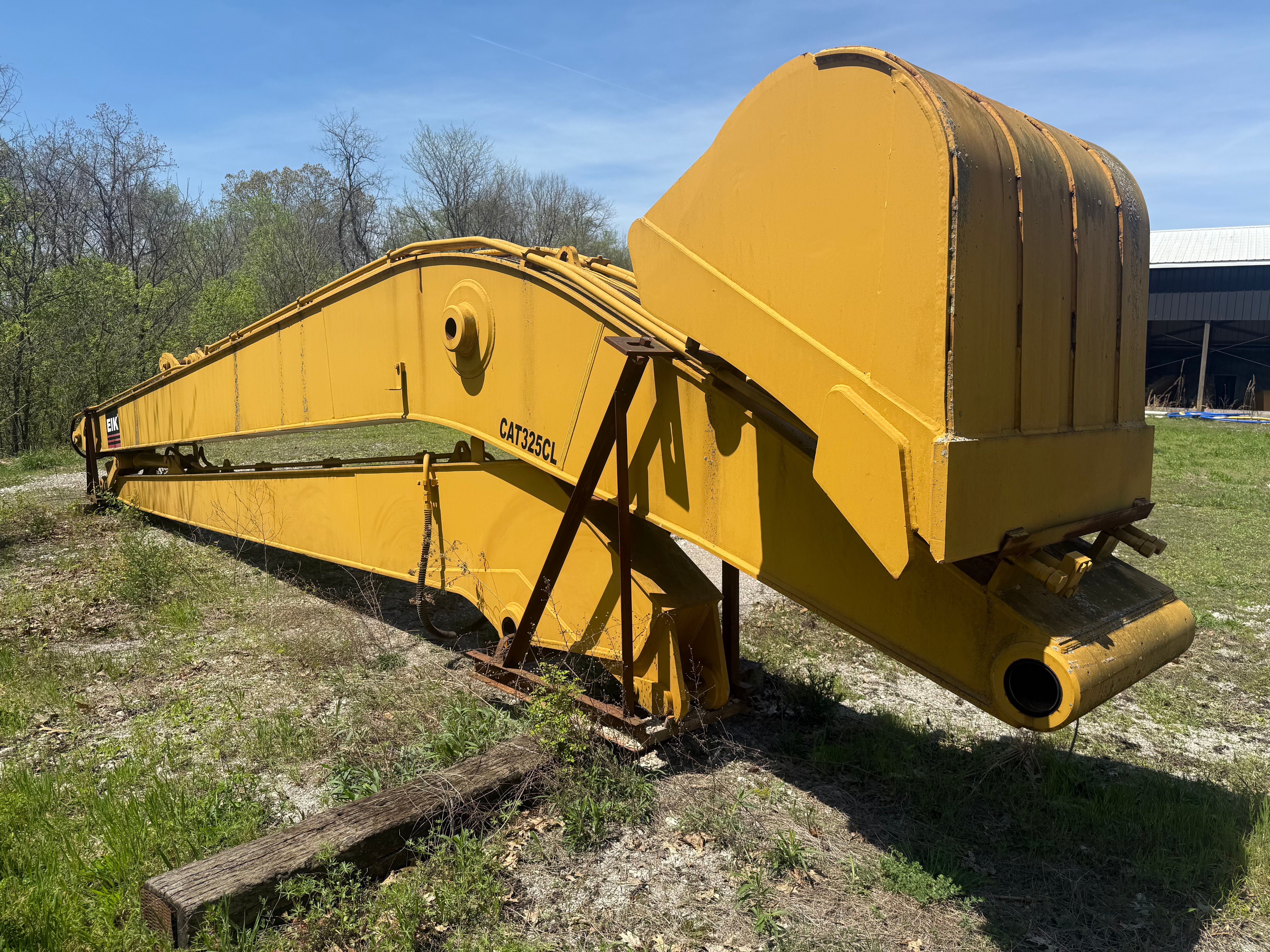 44" BUCKET FOR  CAT 325C Photo 2 Thumbnail