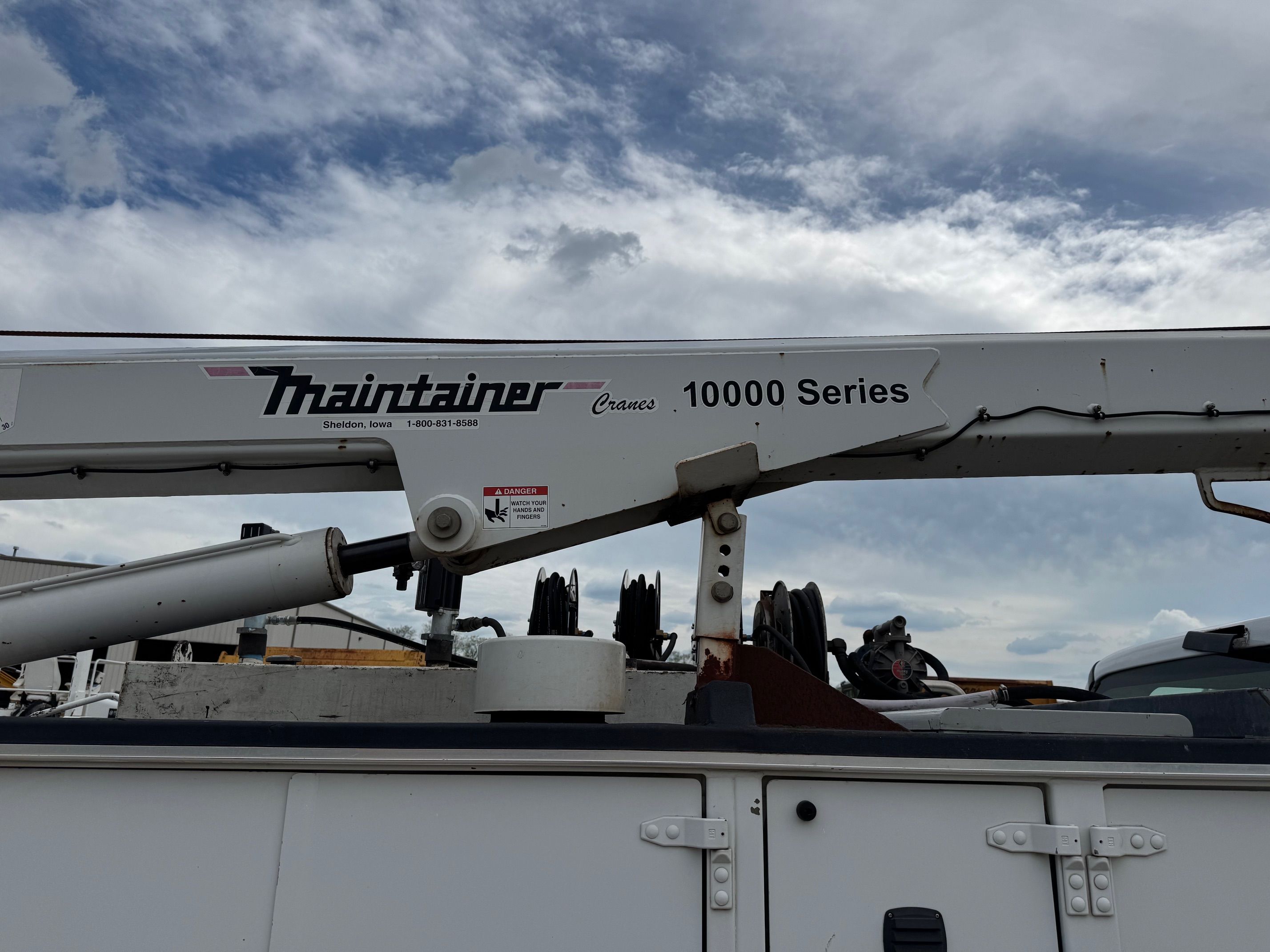 2009 FORD F750 SERVICE TRUCK Photo 5 Thumbnail