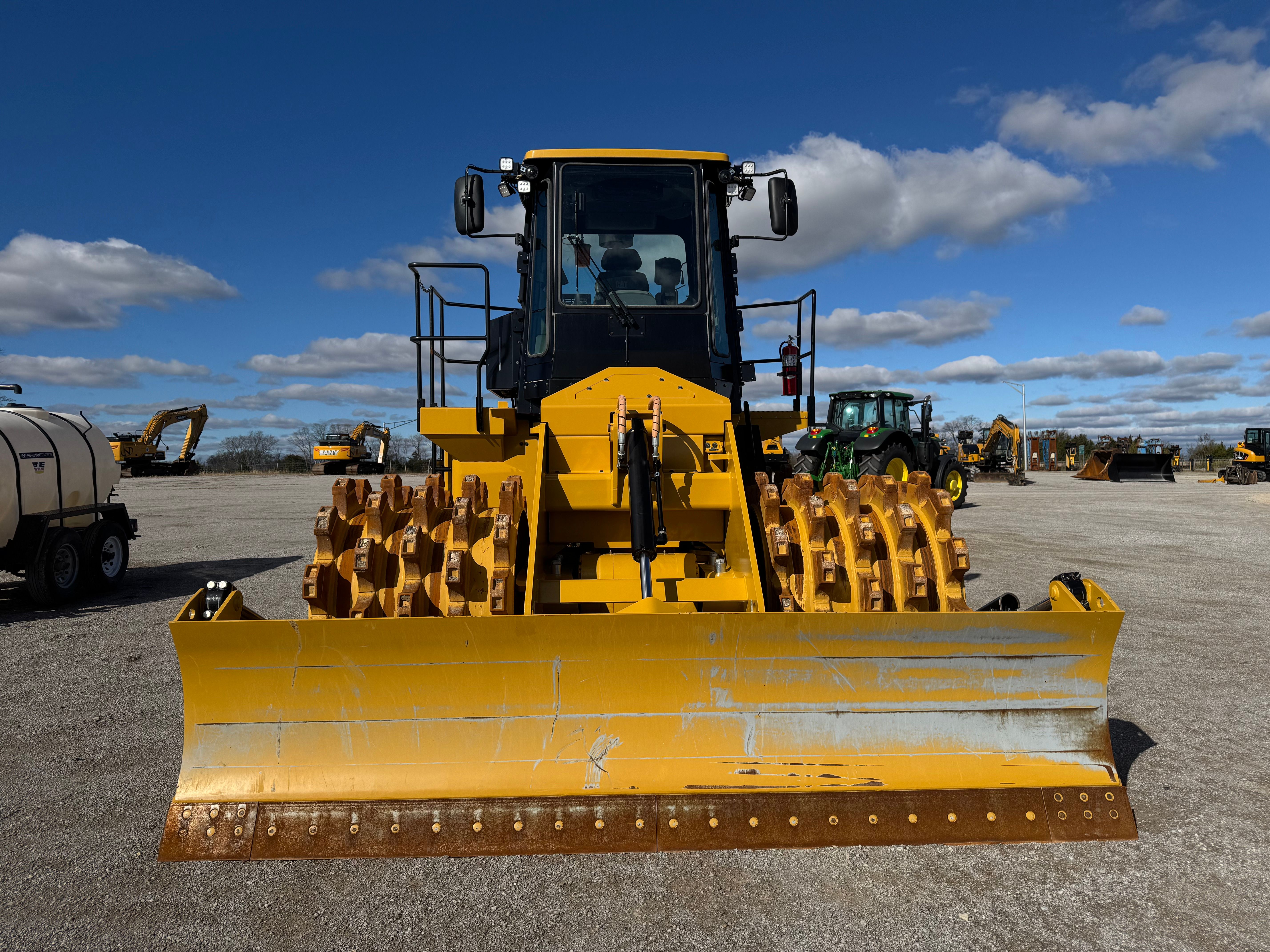 2024 CAT 815 Photo 6 Thumbnail