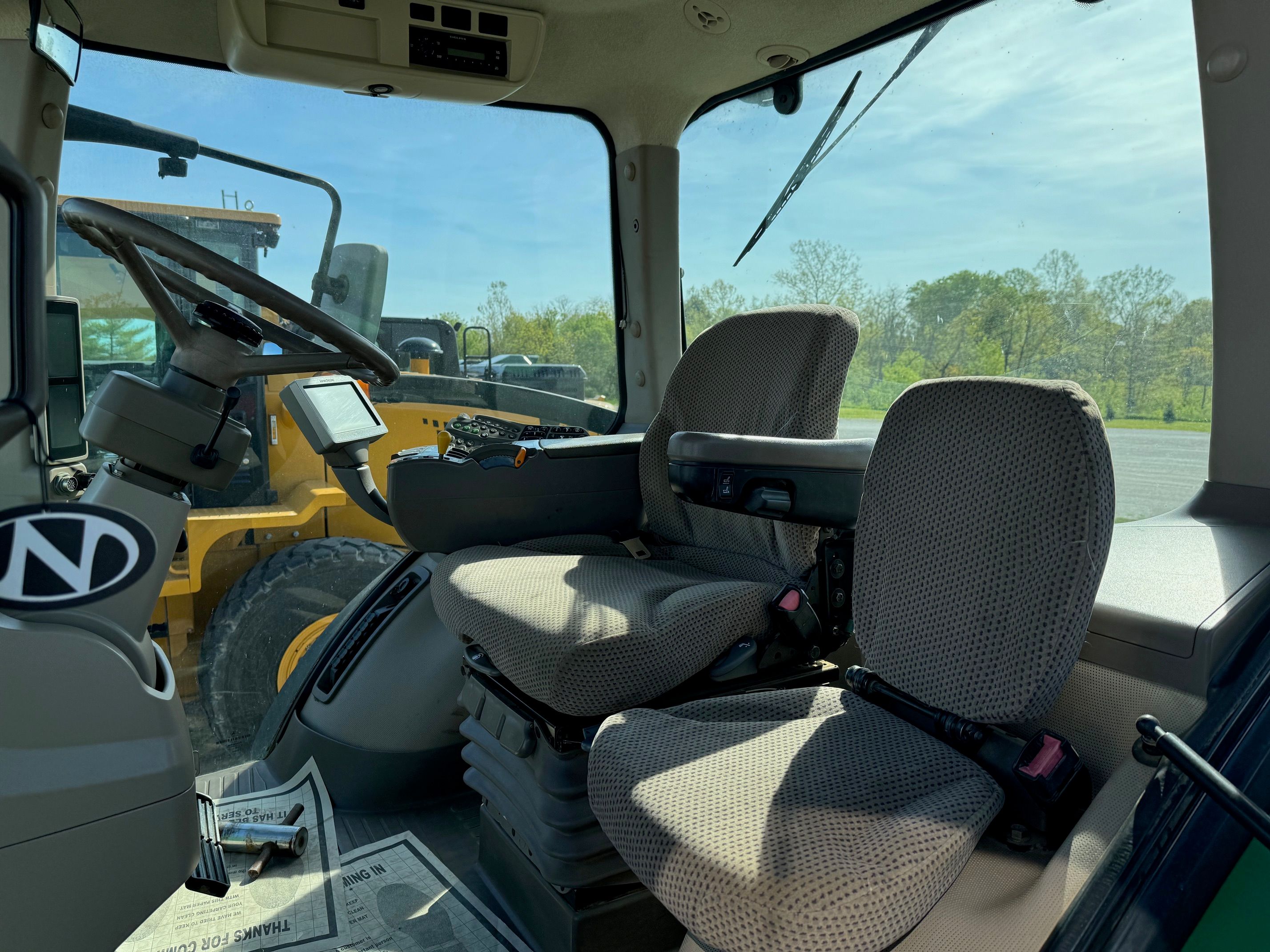 2012 JOHN DEERE 8310R Photo 6 Thumbnail