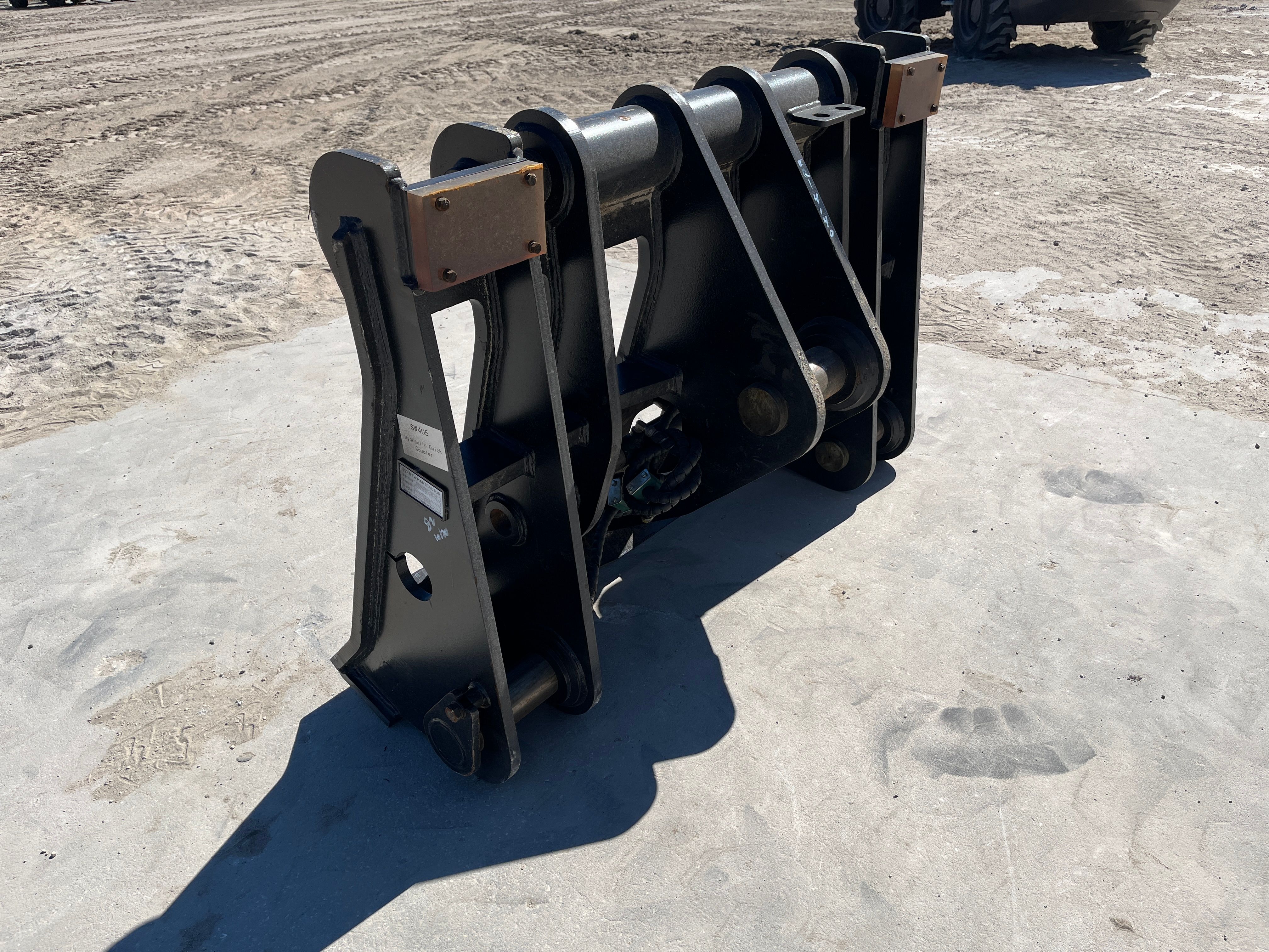 QCH HYDRAULIC QUICK COUPLER FOR SW405K Photo 1 Thumbnail