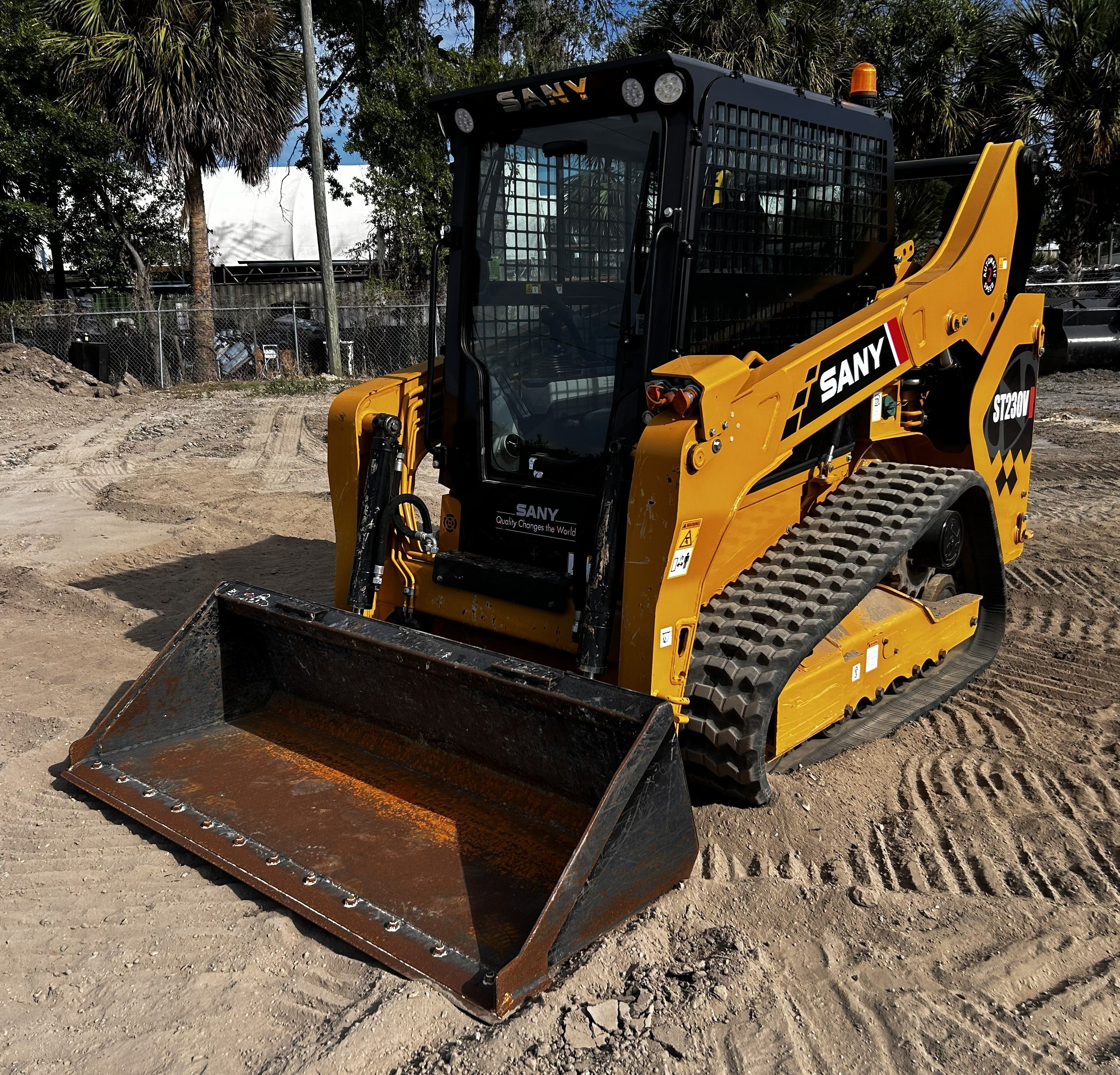 2025 SANY SANY ST230V SKID STEER TRACK LOADER Photo 1