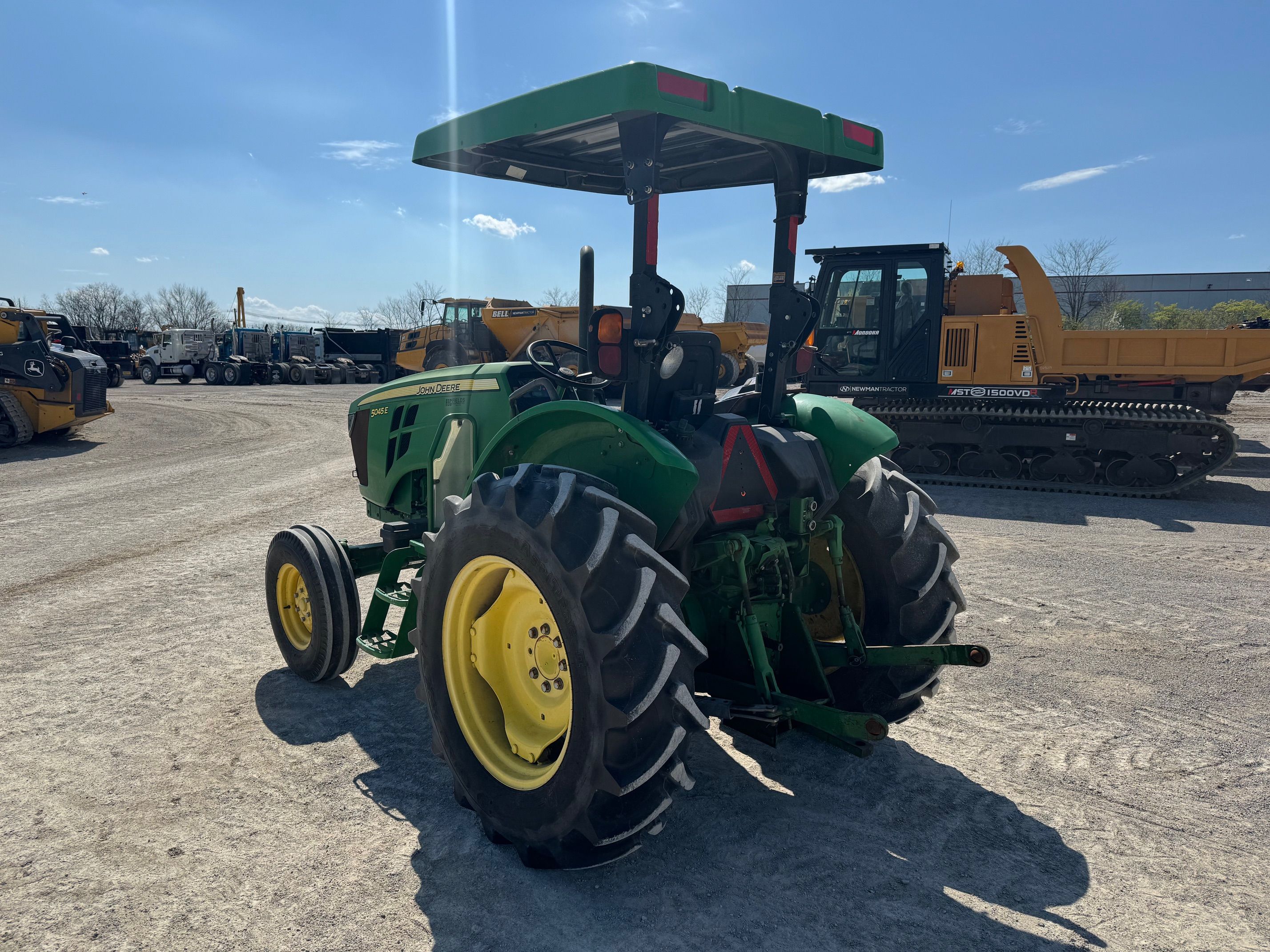 2018 JOHN DEERE 5045E Photo 2 Thumbnail