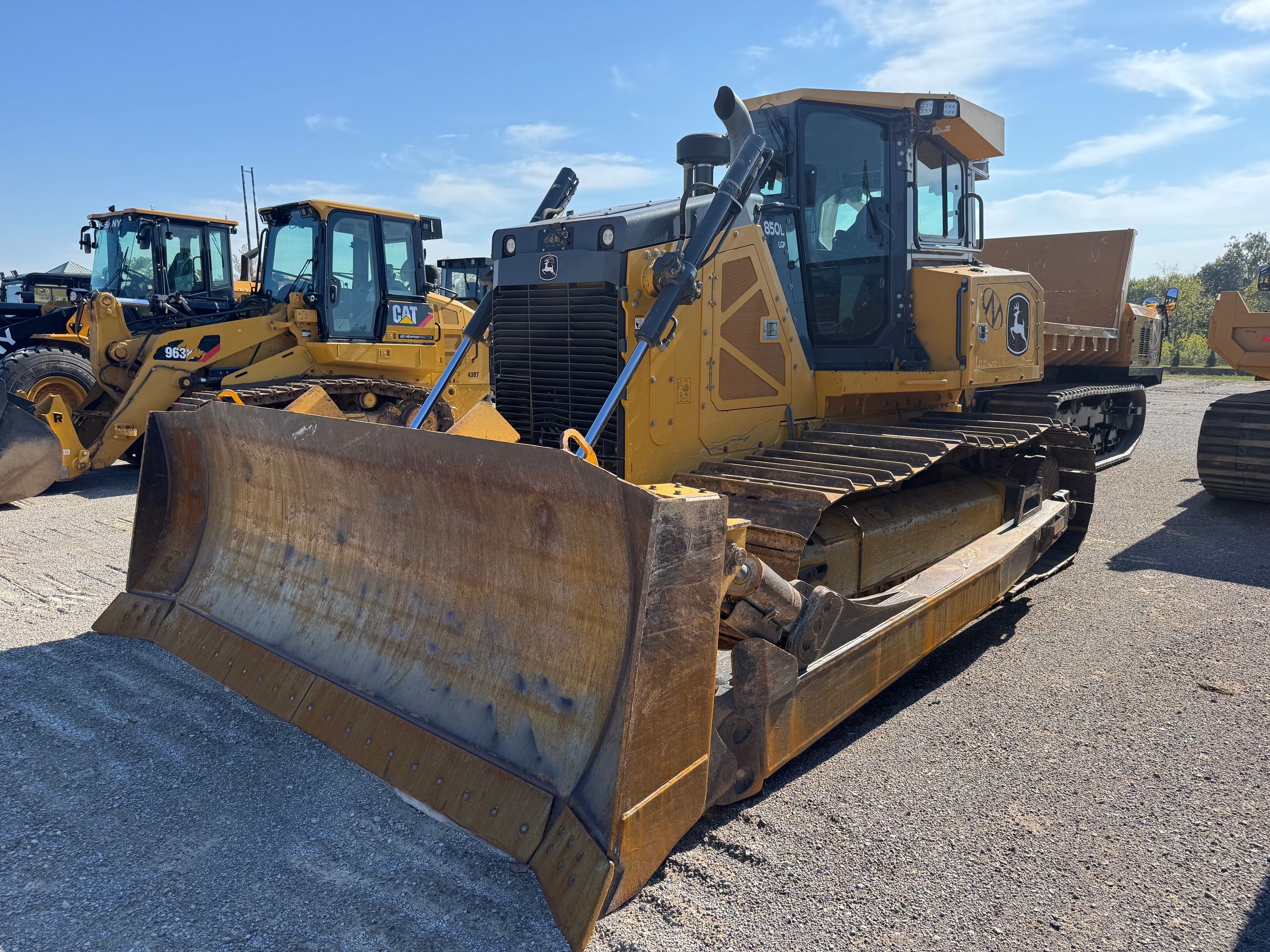 2022 JOHN DEERE 850L LGP Photo 1 Thumbnail