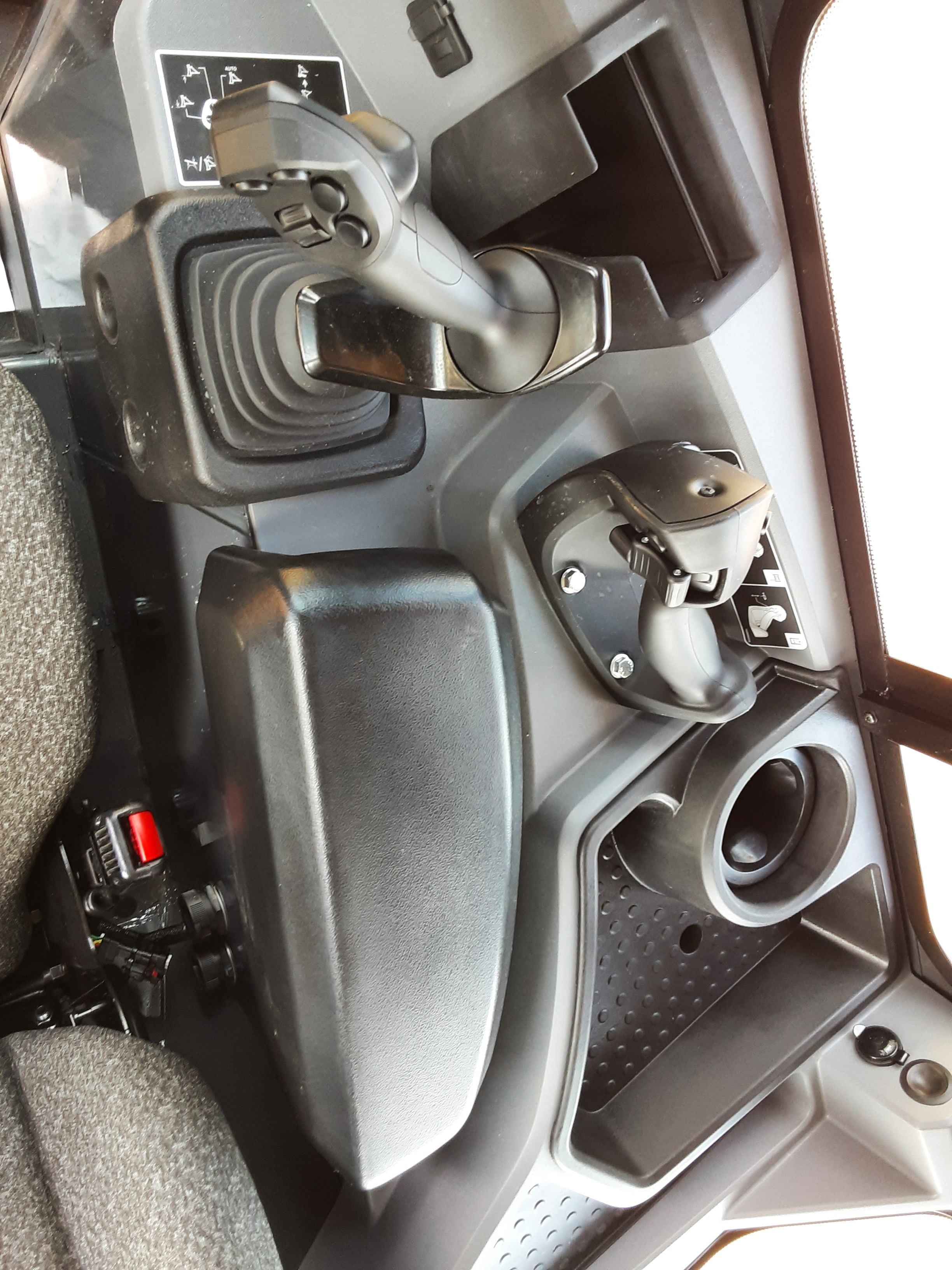 2023 JOHN DEERE 850L WLT Photo 9 Thumbnail