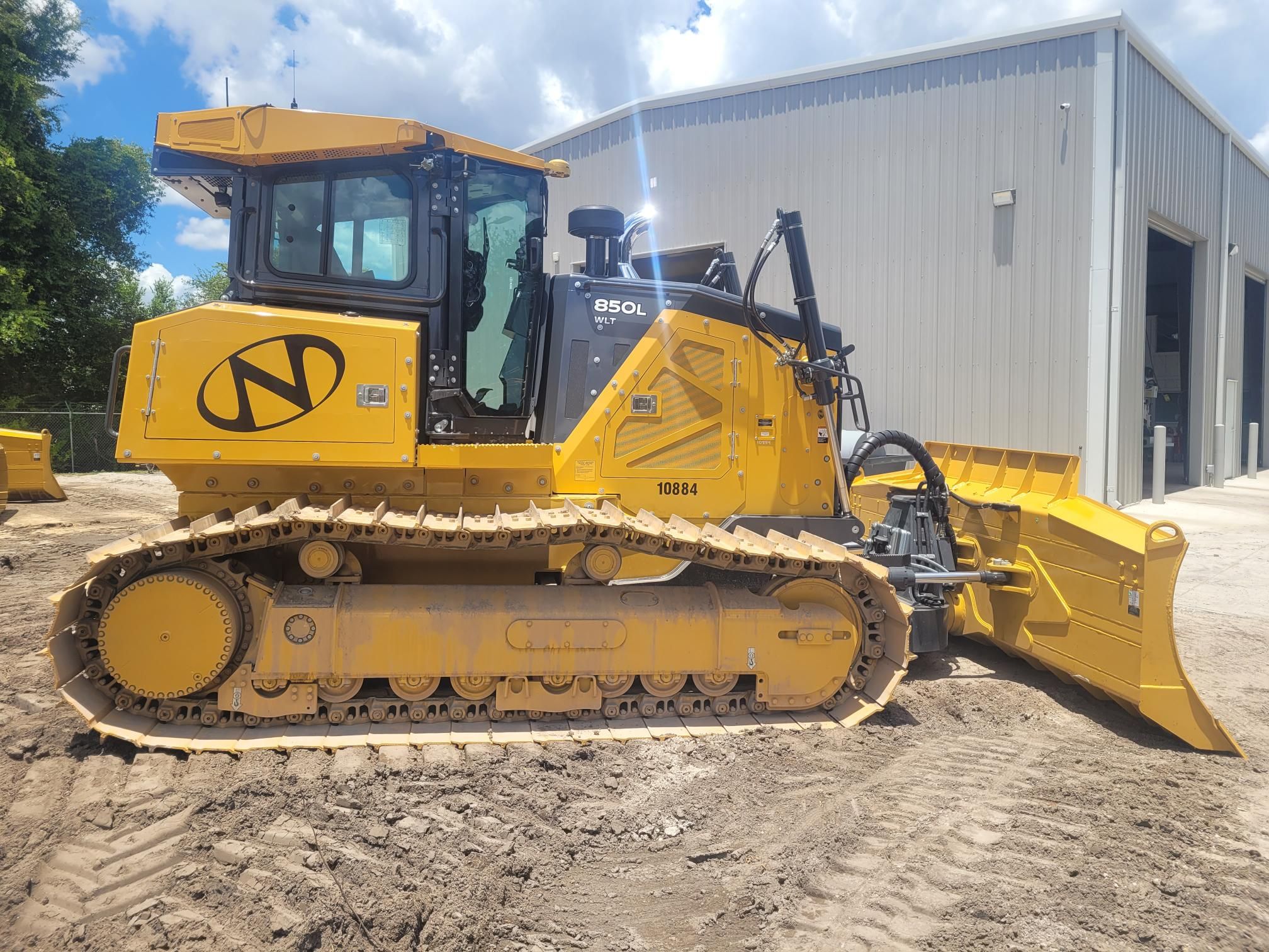 2023 JOHN DEERE 850L WLT Photo 5 Thumbnail