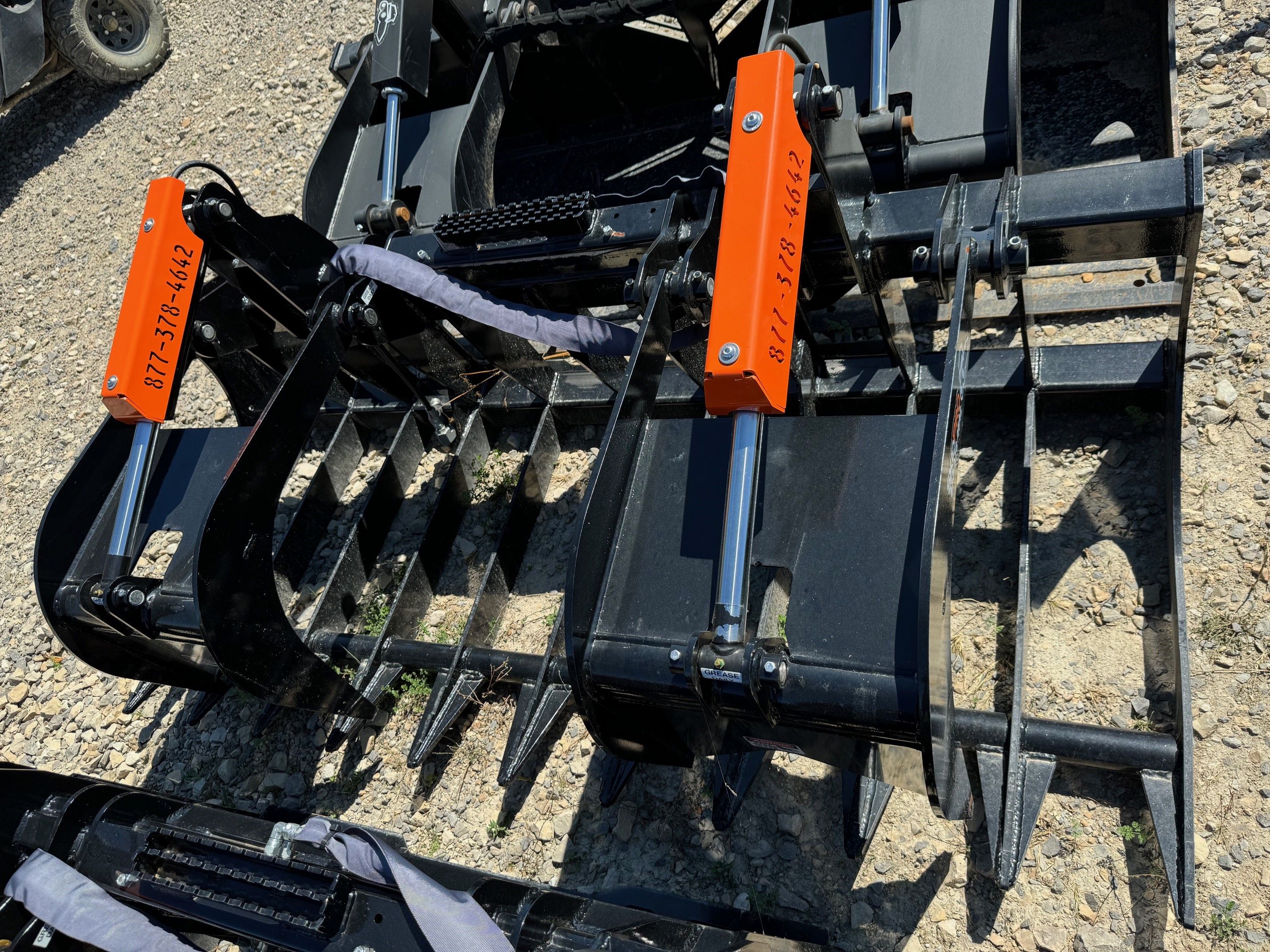 84" SKID STEER SKELETON GRAPPLE BUCKET Photo 2 Thumbnail