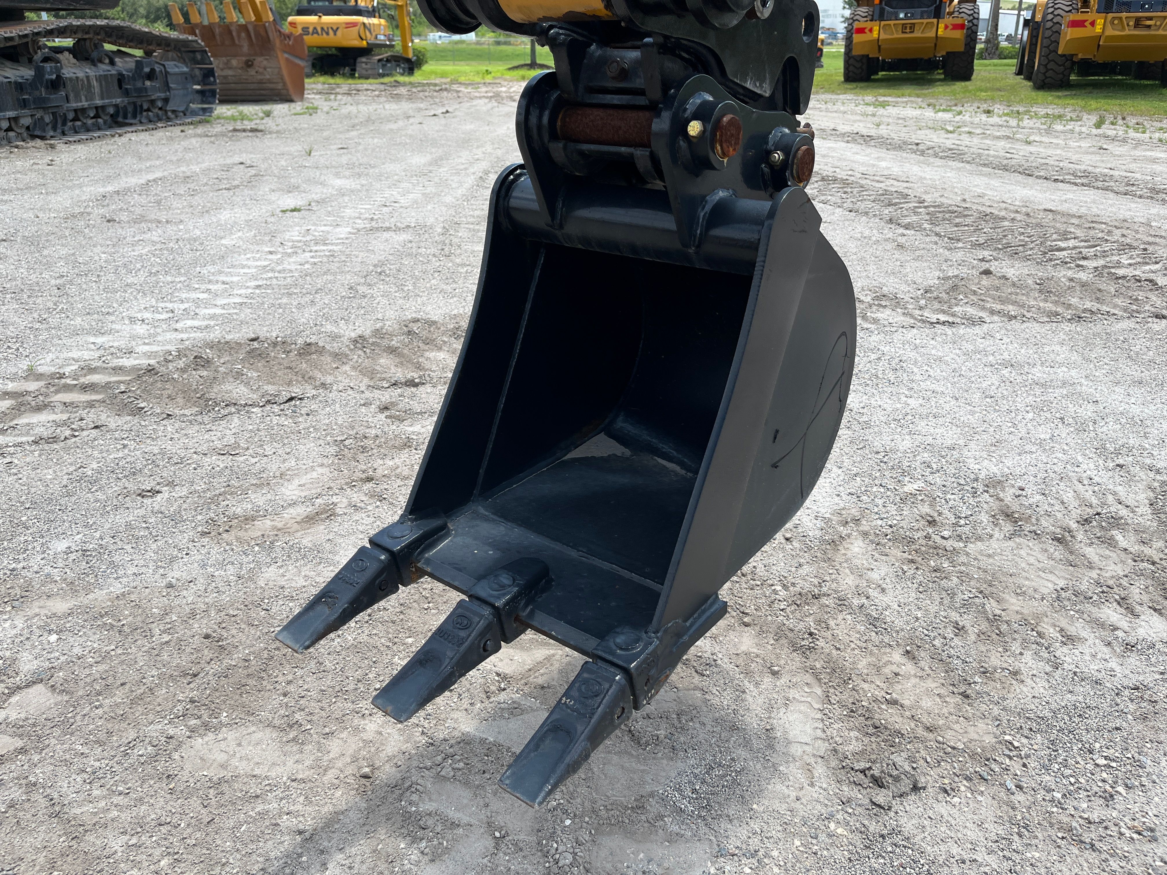 16" EXCAVATOR DIGGING BUCKET 40MM PIN Photo 1 Thumbnail