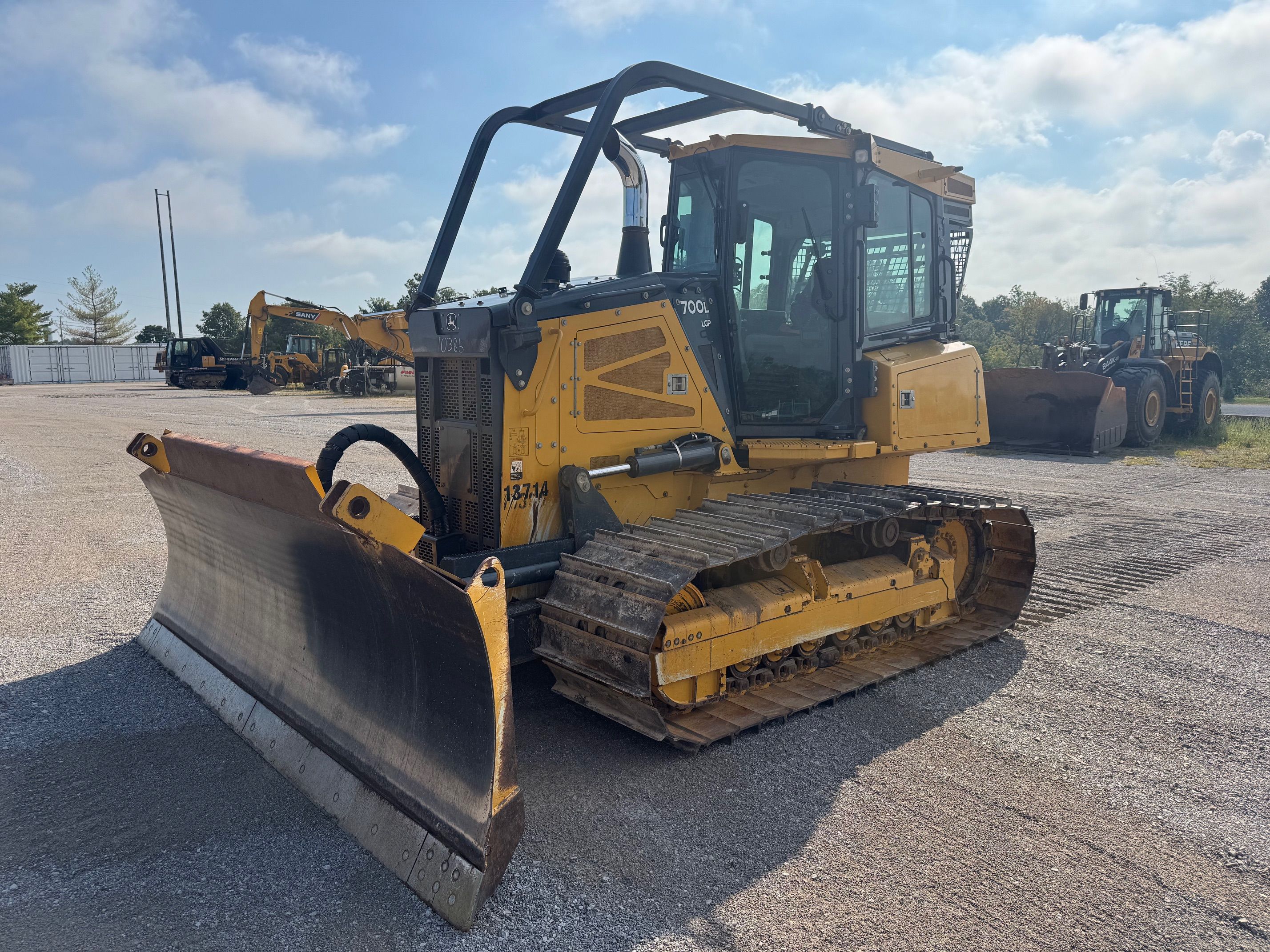 2022 JOHN DEERE 700L LGP Photo 1 Thumbnail