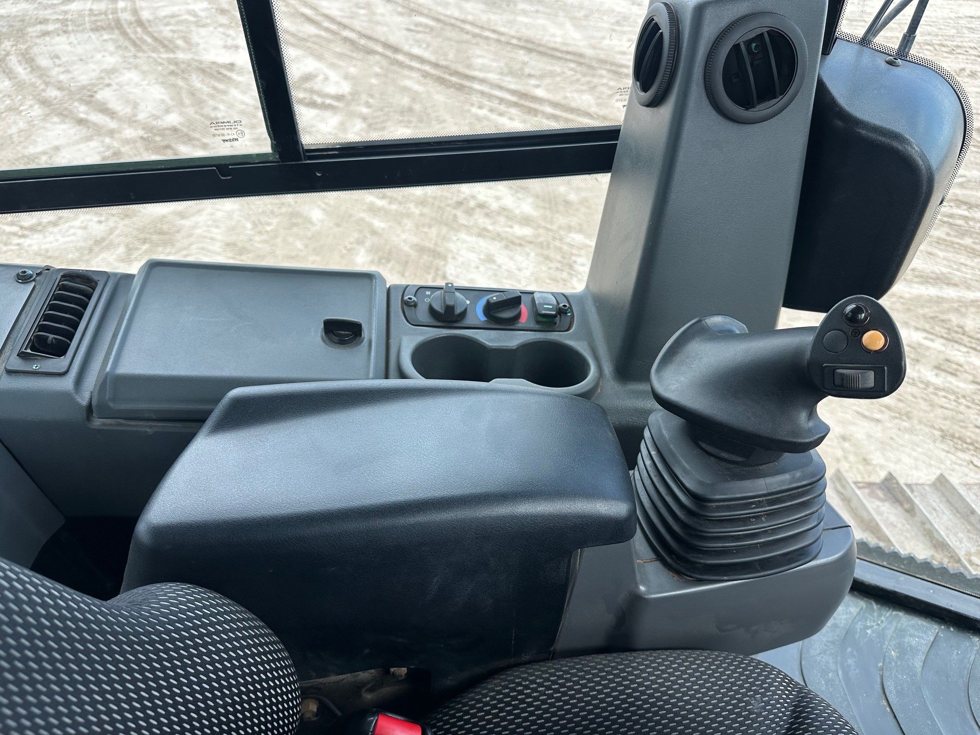 2022 CAT D1 Photo 8 Thumbnail