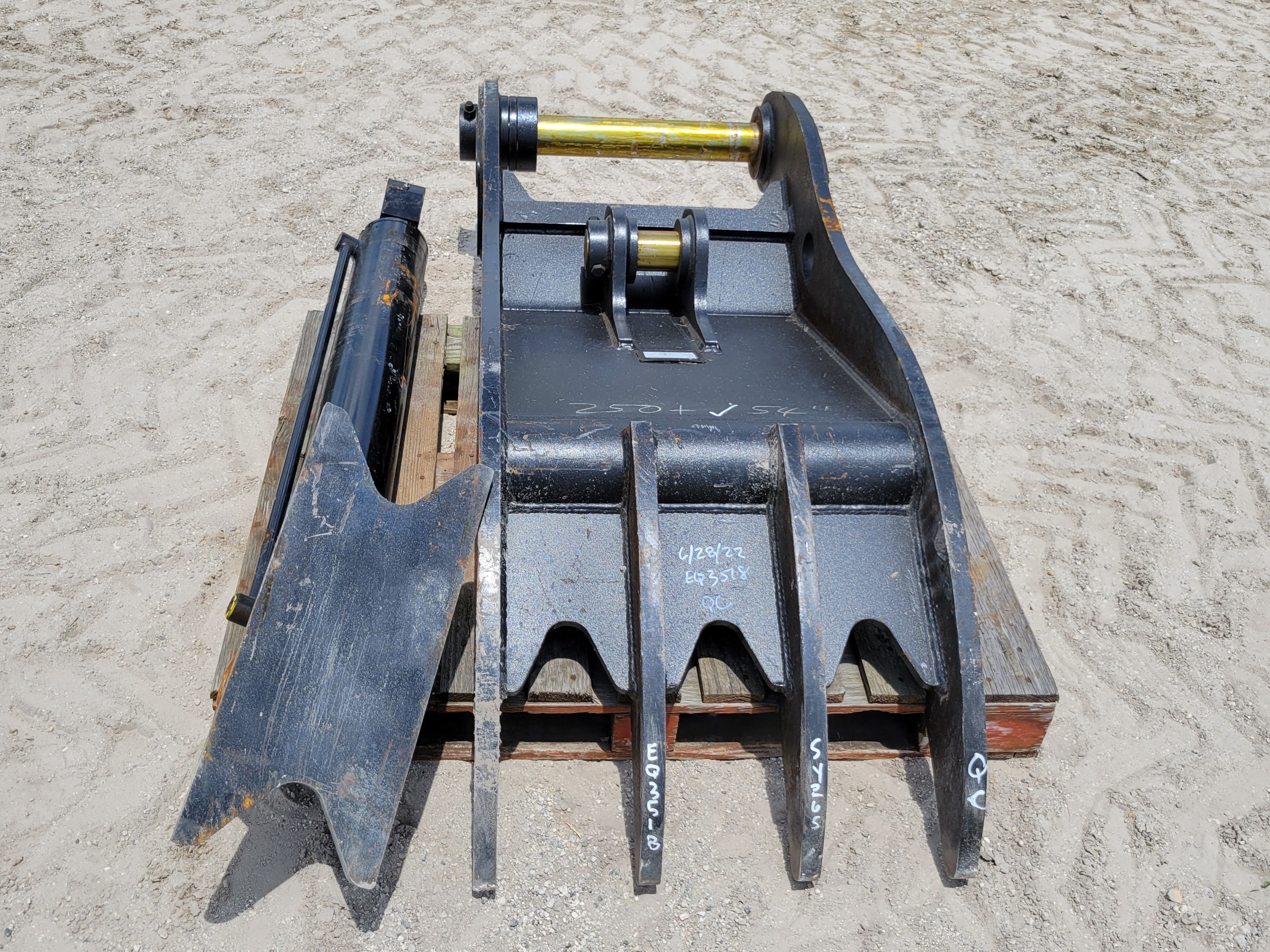 THUMB FOR SY265C (FOR USE W/ QUICK COUPLER) Photo 1 Thumbnail