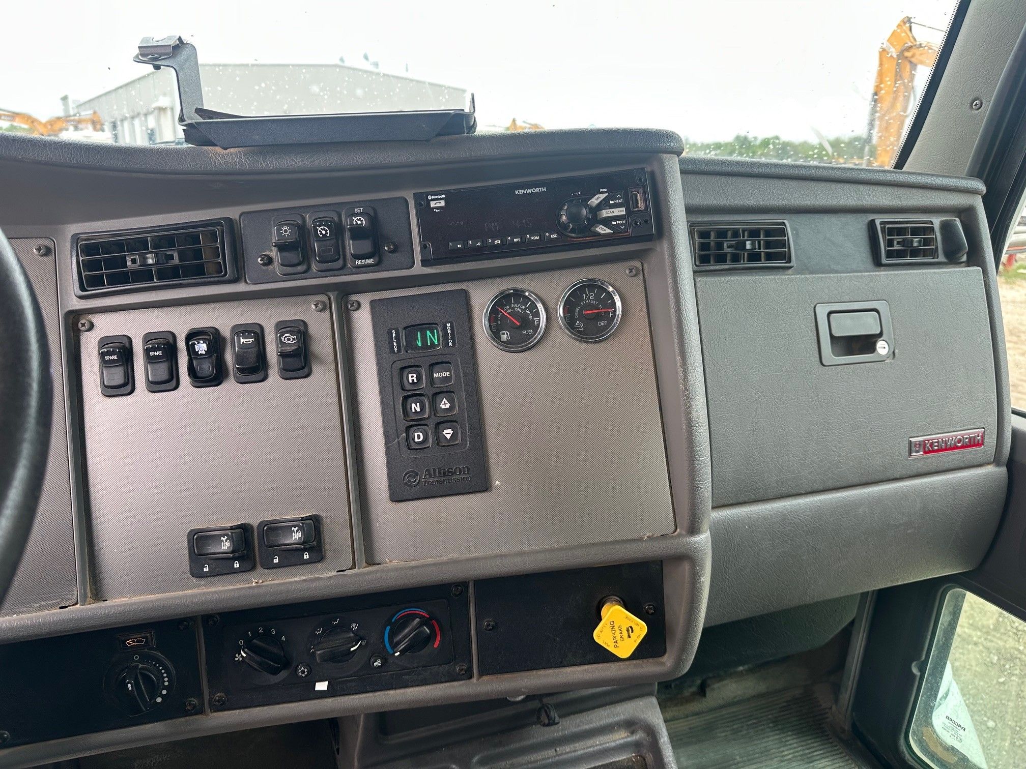 2019 KENWORTH T370 WATER Photo 8 Thumbnail