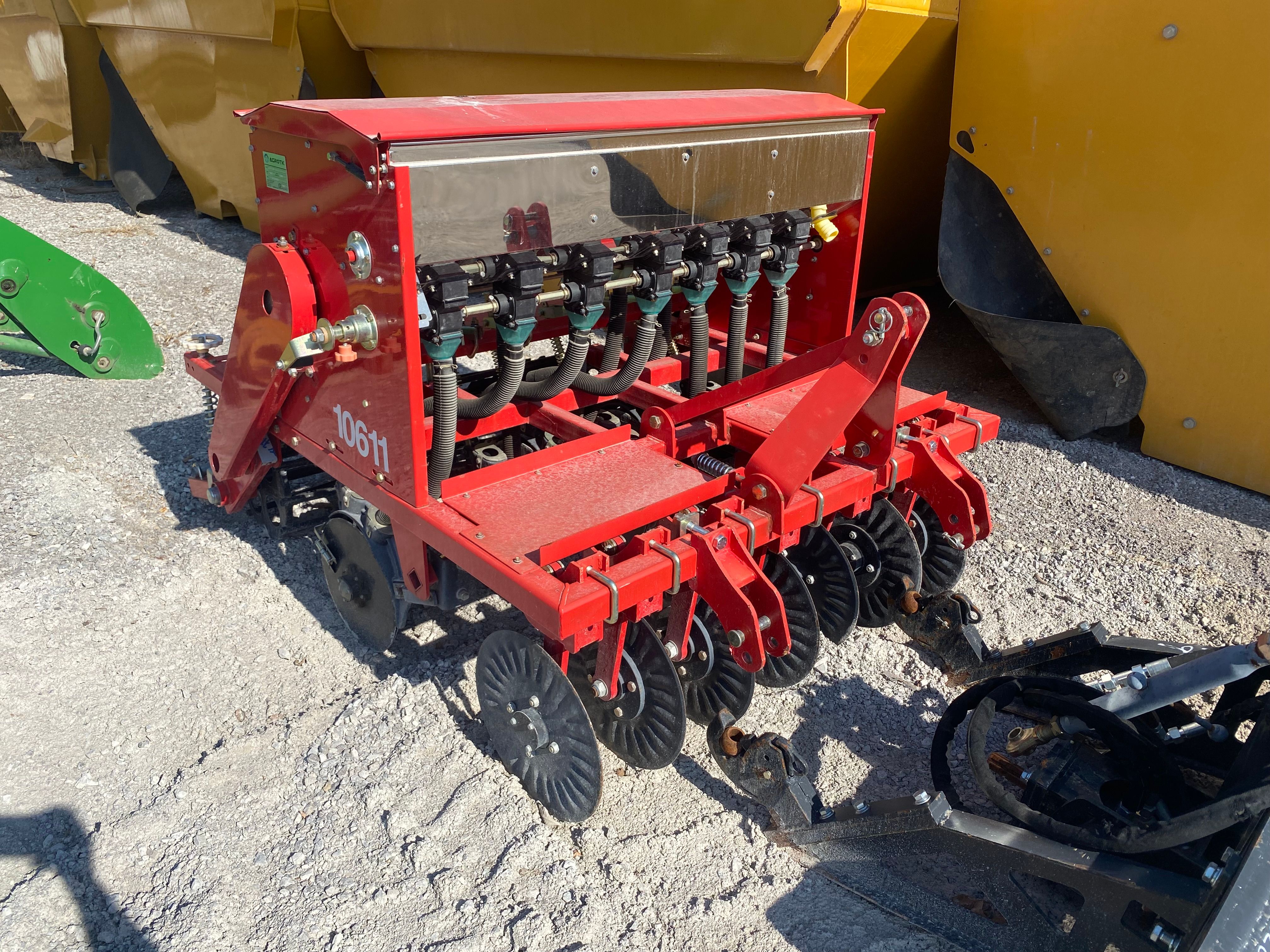 48" 3 POINT HITCH NO TILL DRILL SEEDER Photo 2 Thumbnail