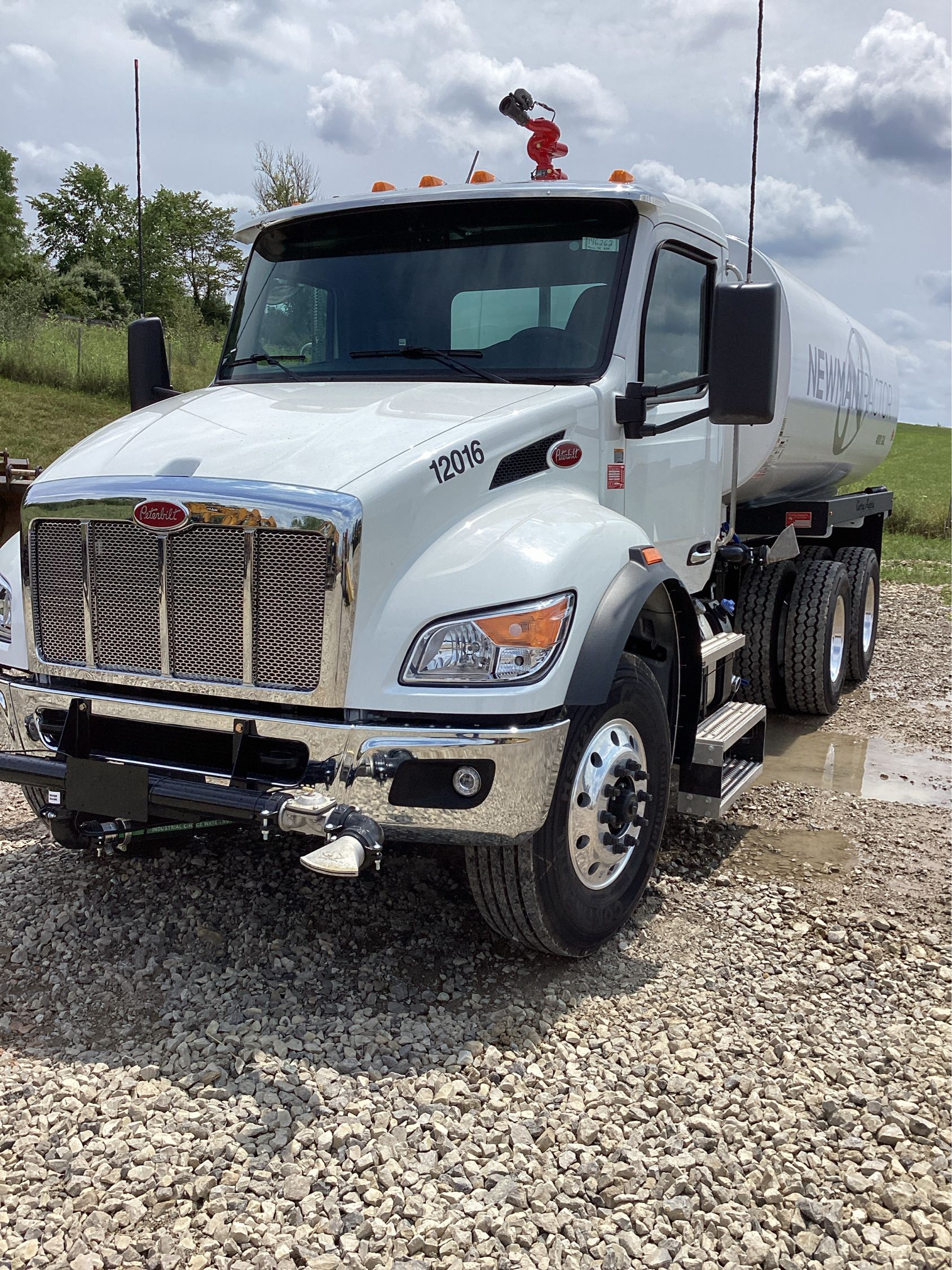 2025 PETERBILT 548 WATER Photo 1 Thumbnail