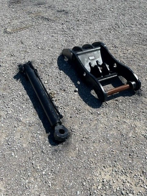 THUMB FOR SY135C (NO QUICK COUPLER) Photo 1 Thumbnail