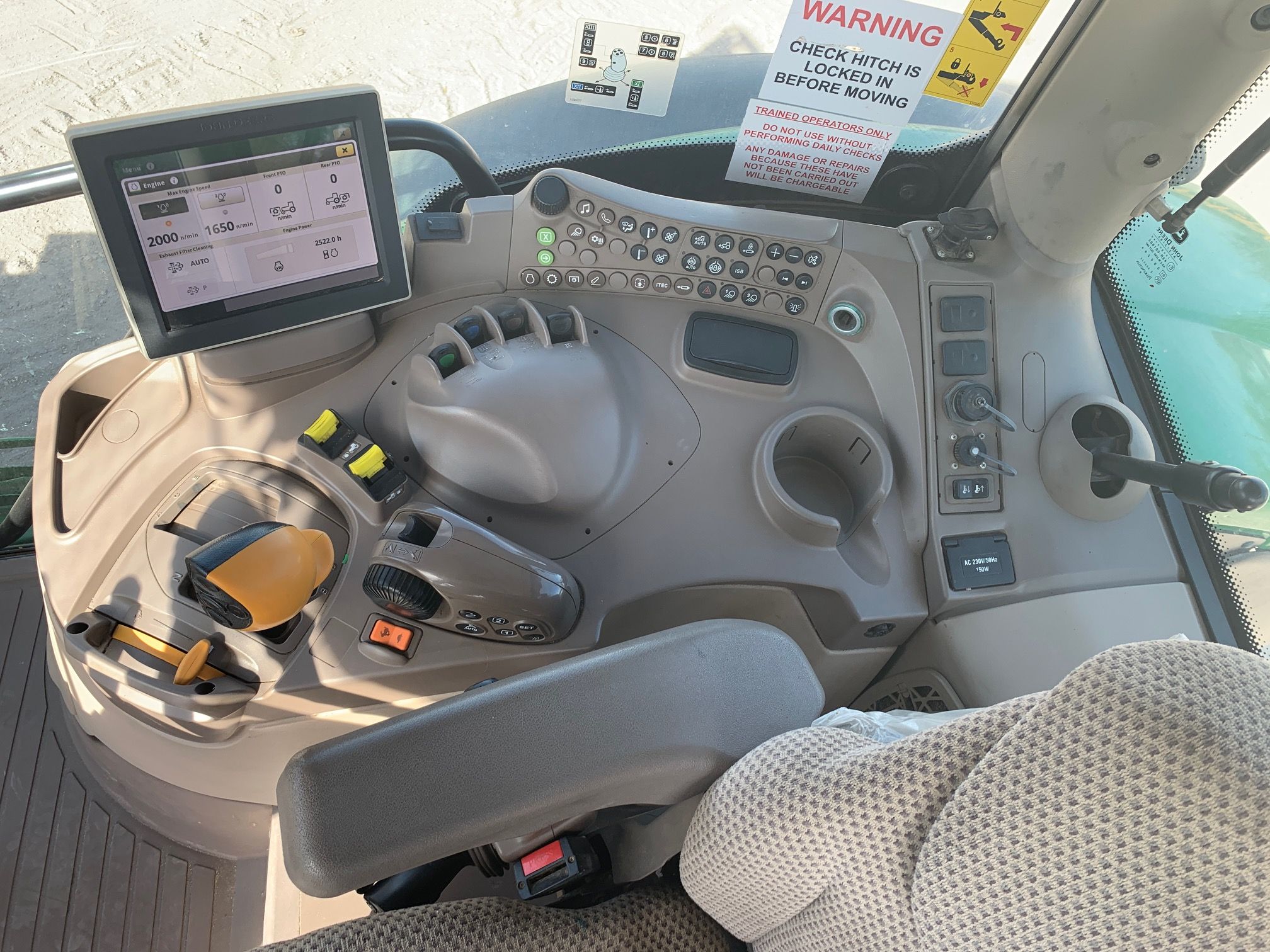 2019 JOHN DEERE 6155R Photo 8 Thumbnail