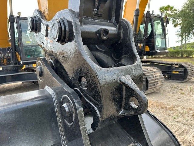 QUICK COUPLER FOR SY225C Photo 1 Thumbnail