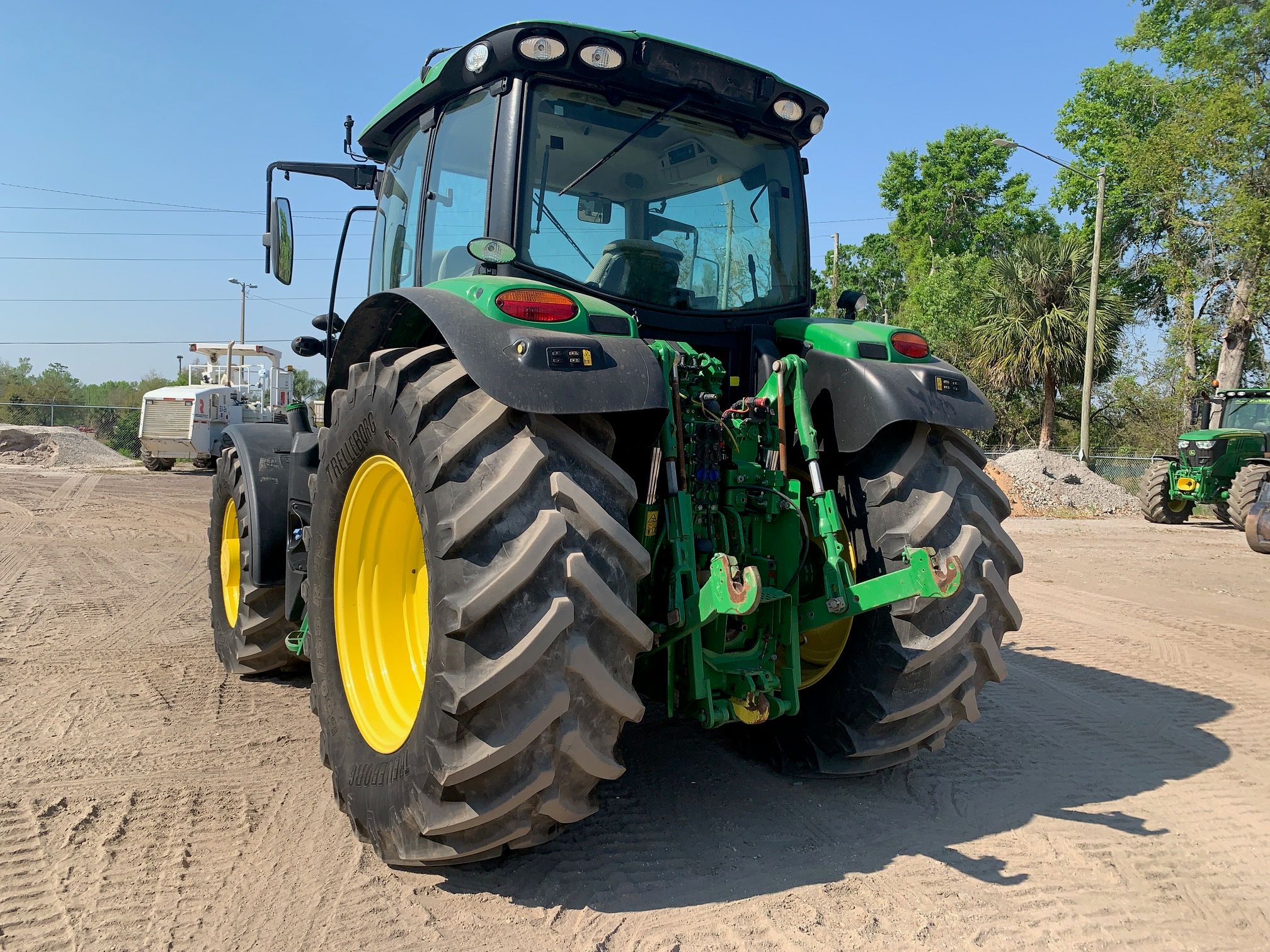 2019 JOHN DEERE 6155R Photo 3 Thumbnail