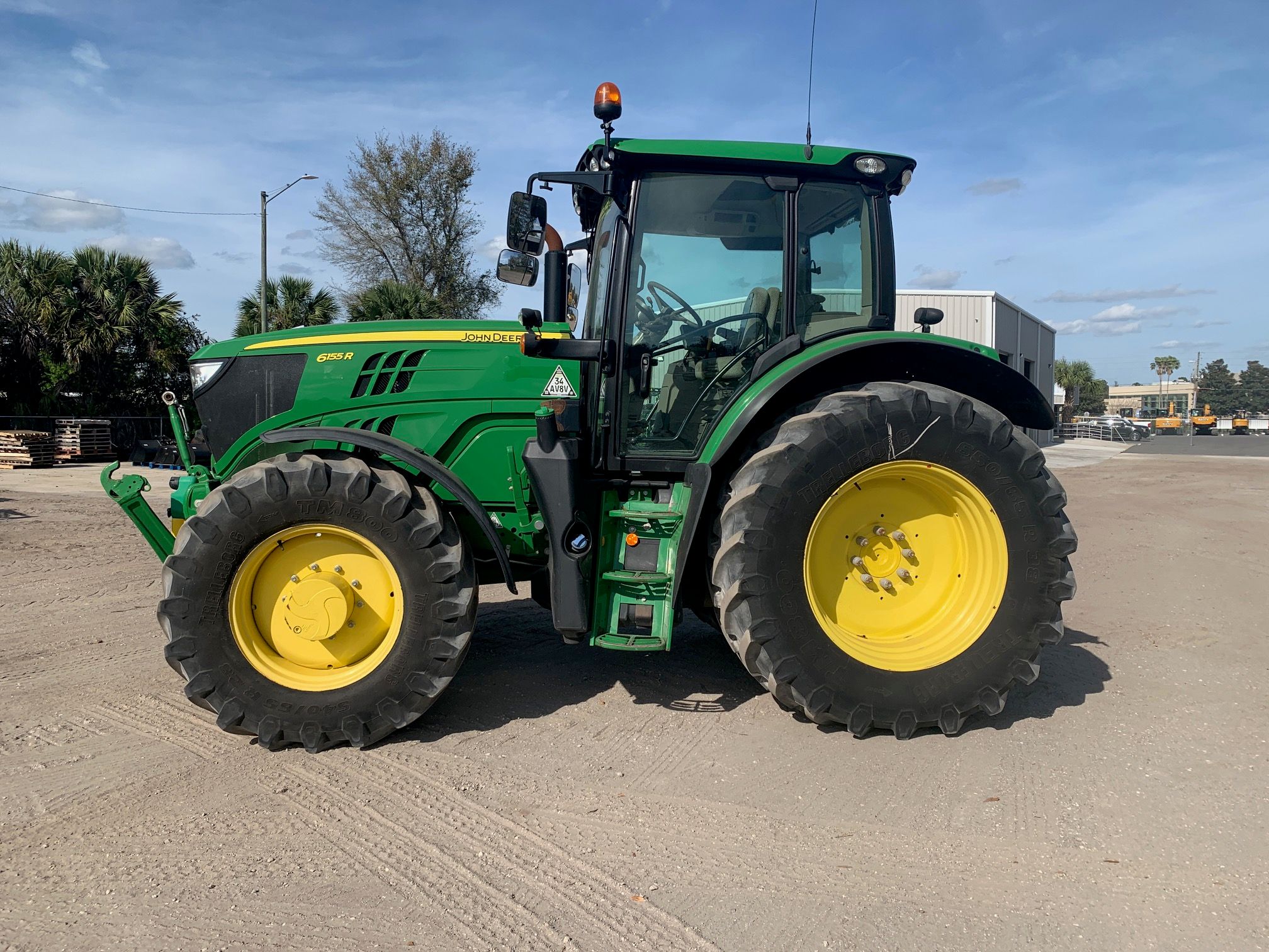 2019 JOHN DEERE 6155R Photo 2 Thumbnail