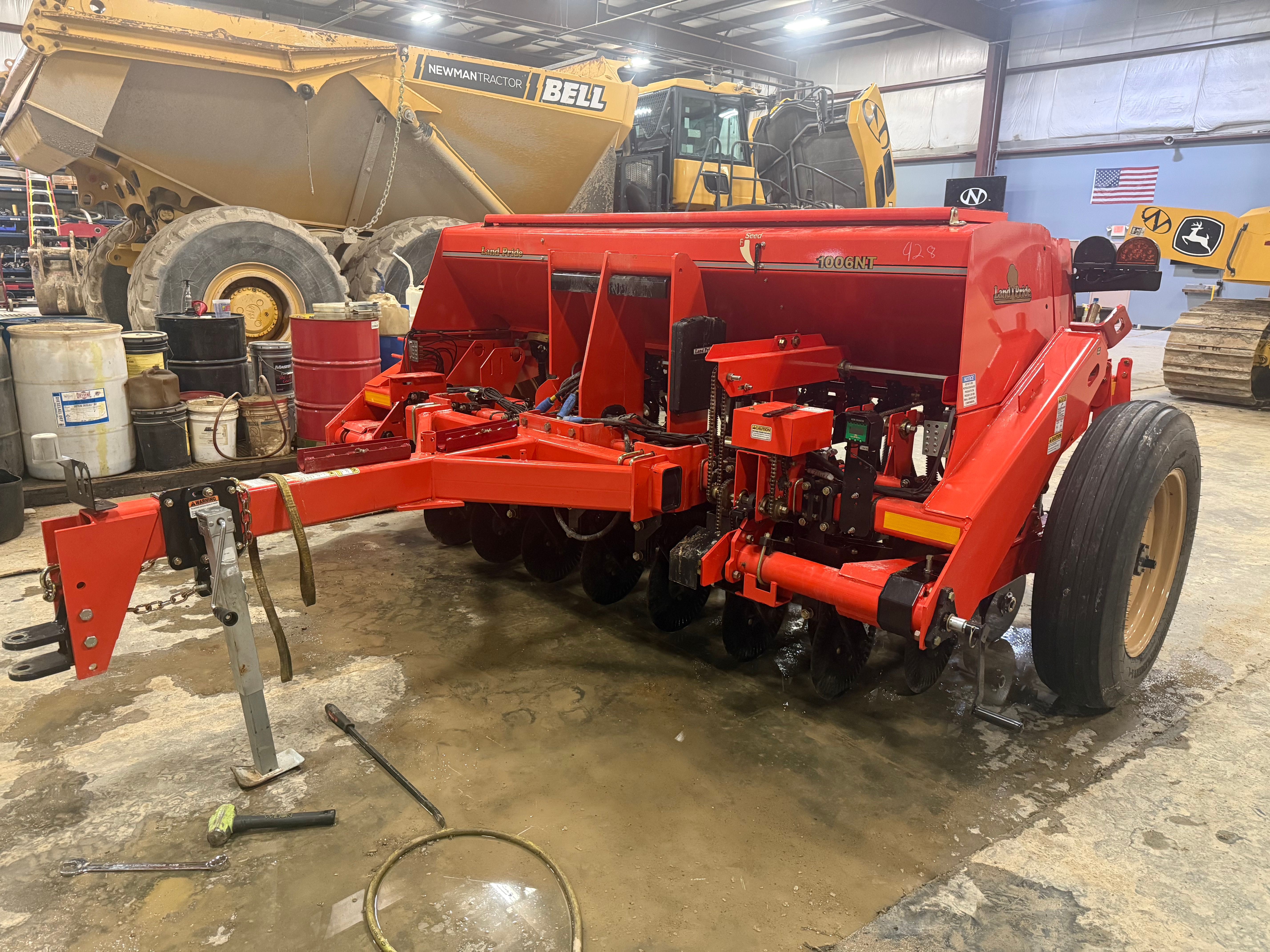 LAND PRIDE 1006NT NO TILL DRILL 10' Photo 1 Thumbnail