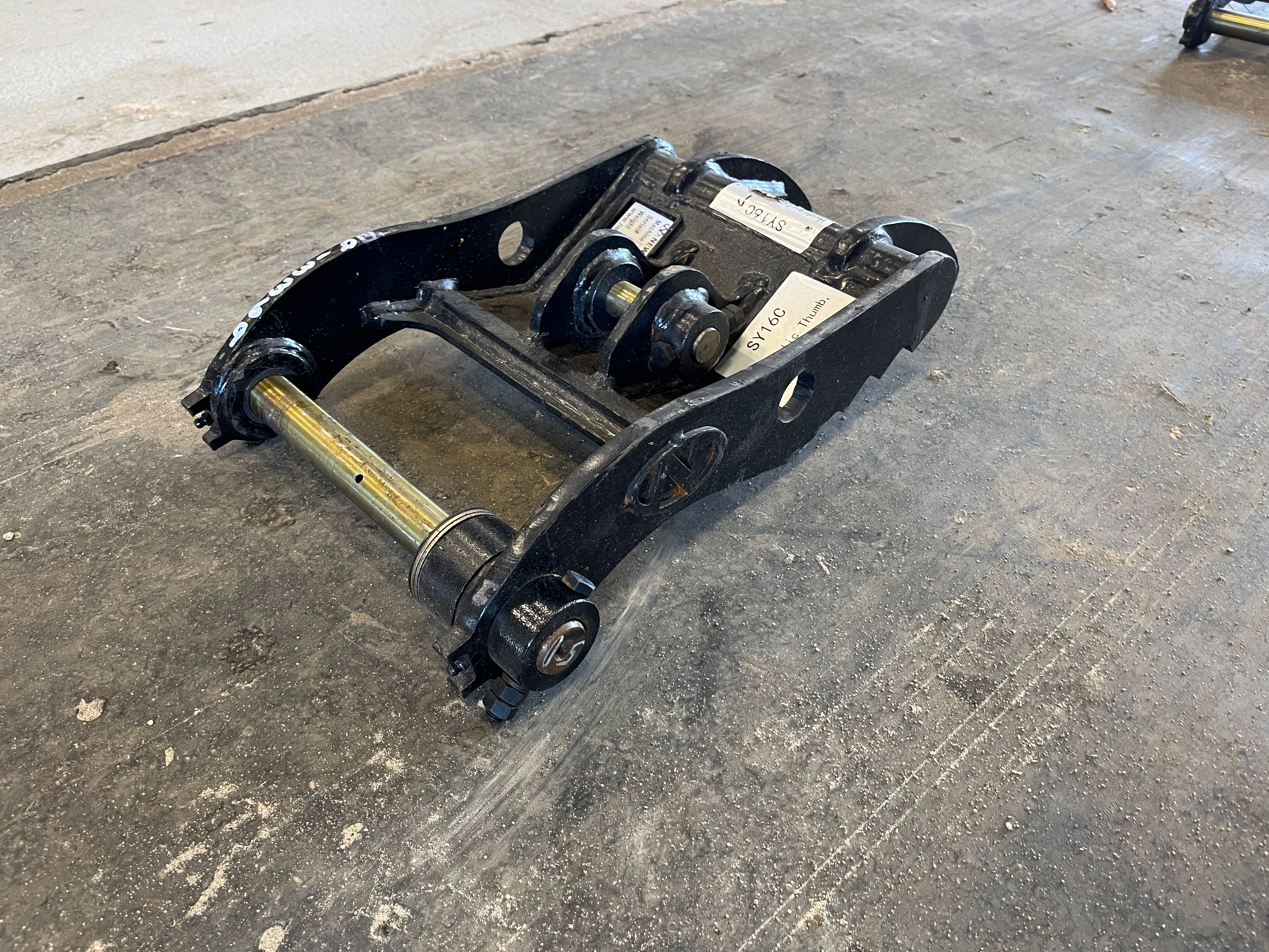 THS THUMB SHORT FOR SY16C (NO QUICK COUPLER) Photo 3 Thumbnail