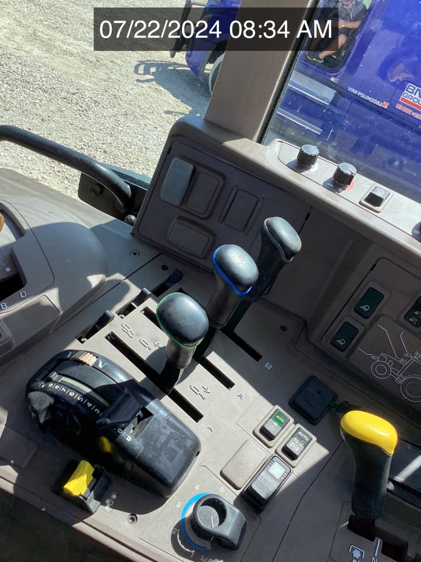 2017 JOHN DEERE 6195M Photo 4 Thumbnail