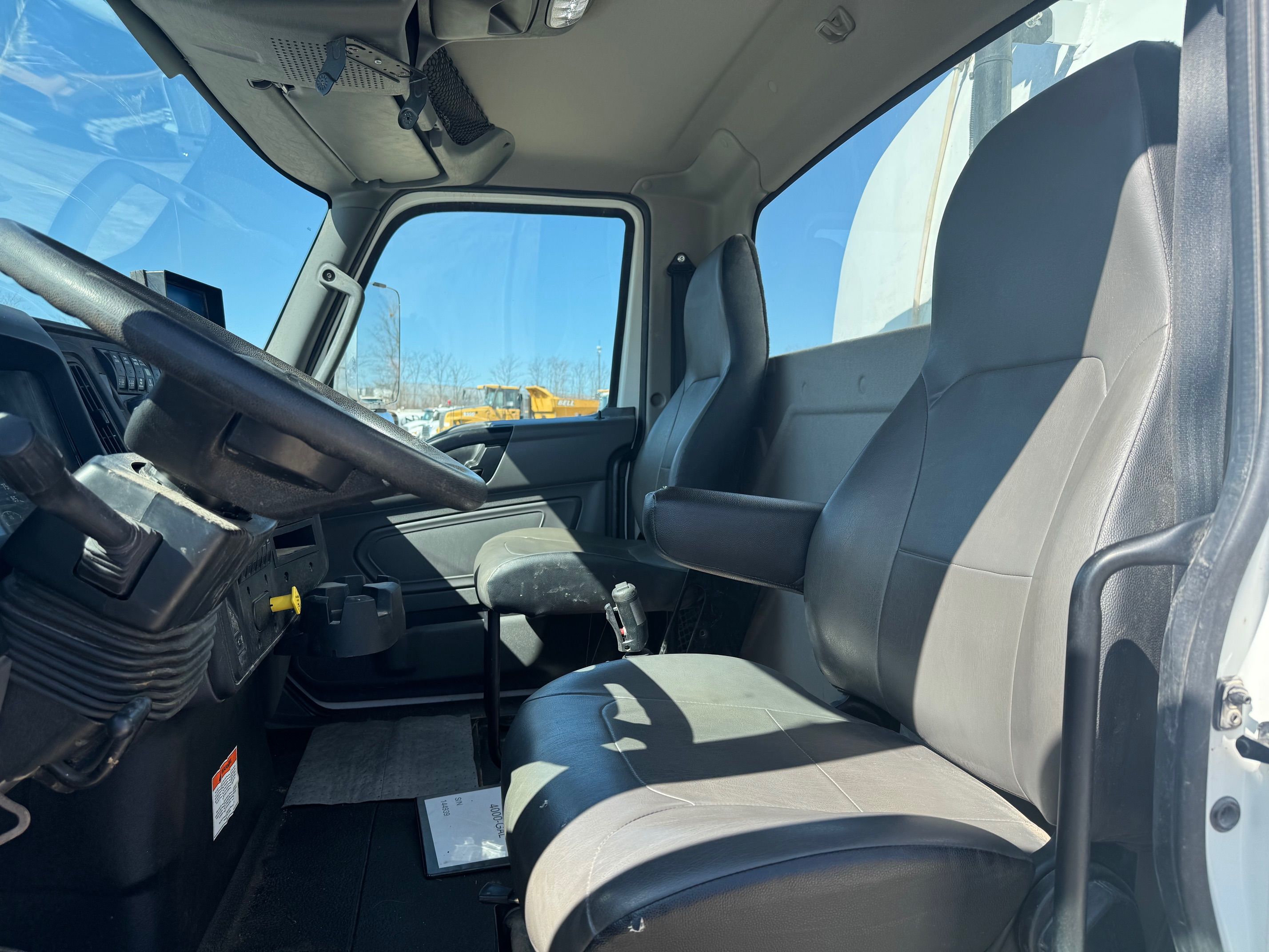 2024 INTERNATIONAL HV607 Photo 5 Thumbnail