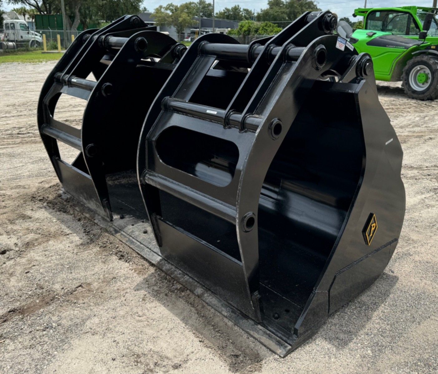 108" GRAPPLE BUCKET FOR JRB416 COUPLER Photo 1 Thumbnail