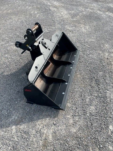 60" TILTING BUCKET Photo 2 Thumbnail