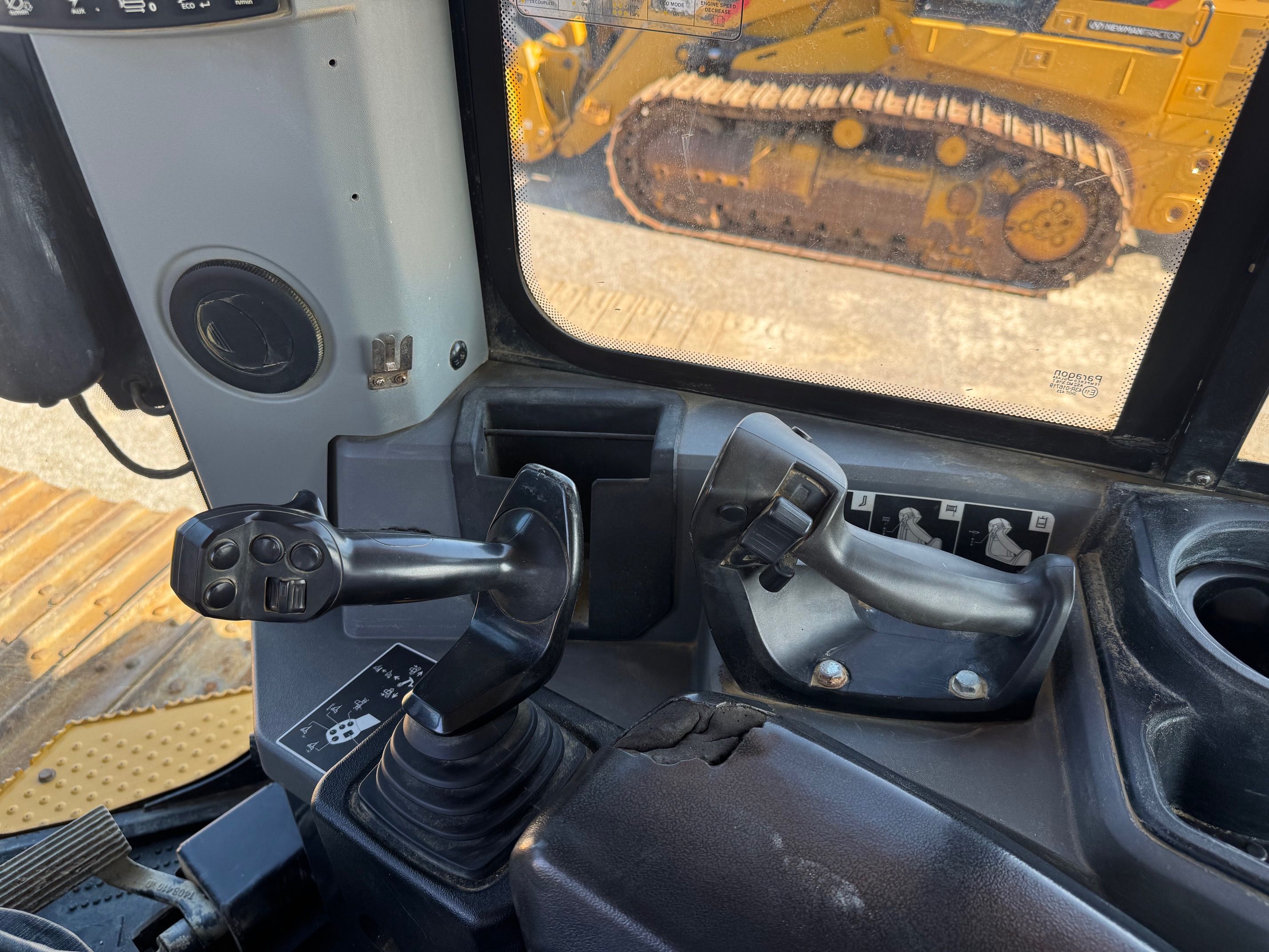 2022 JOHN DEERE 850L LGP Photo 10 Thumbnail