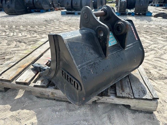 24" BUCKET FOR SY16C Photo 1 Thumbnail