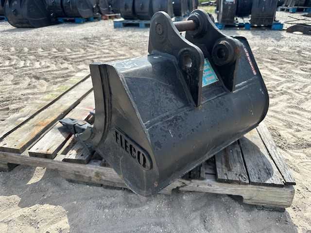 24" BUCKET FOR SY16C Photo 1