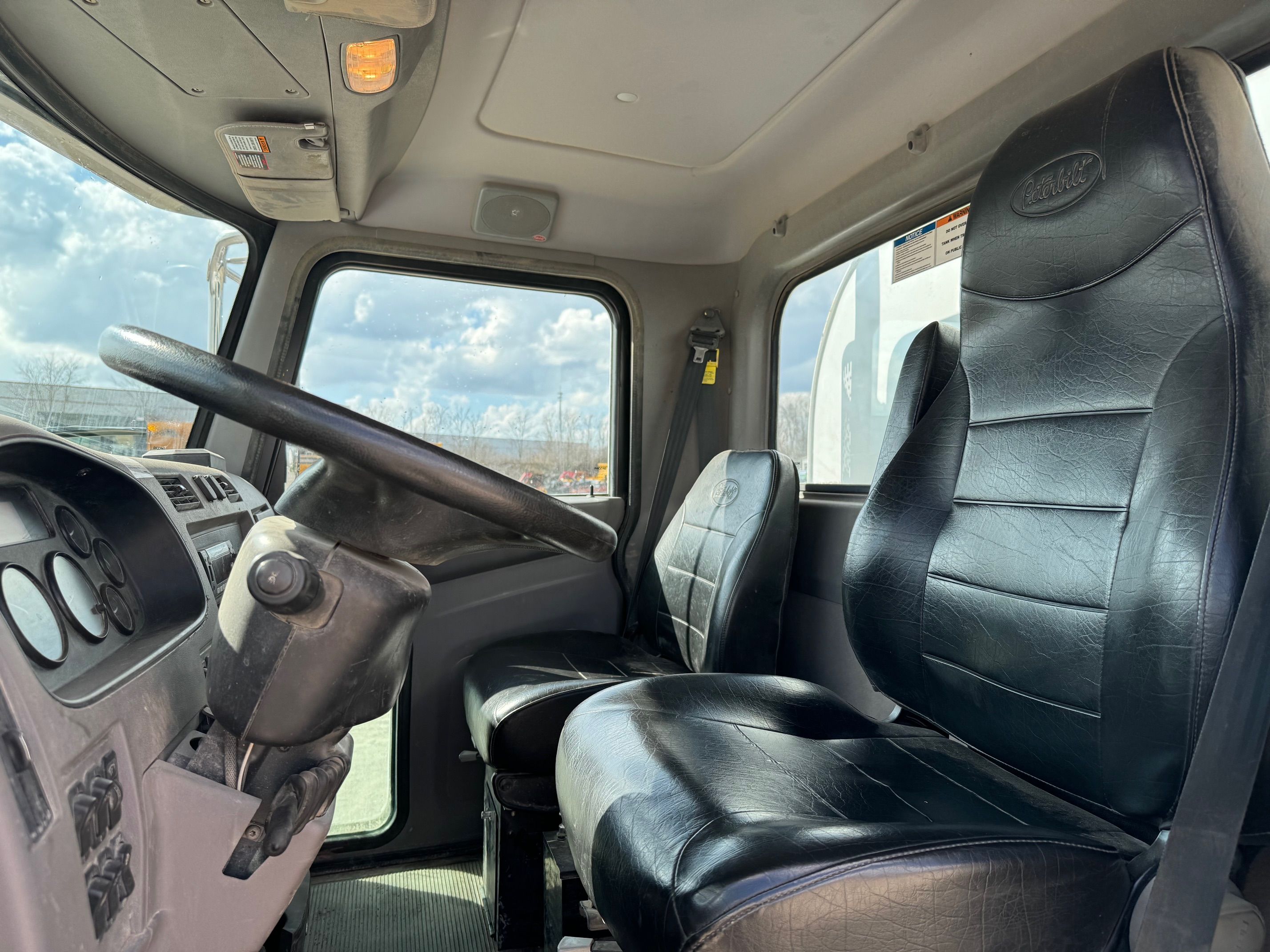 2022 PETERBILT 348 WATER Photo 7 Thumbnail