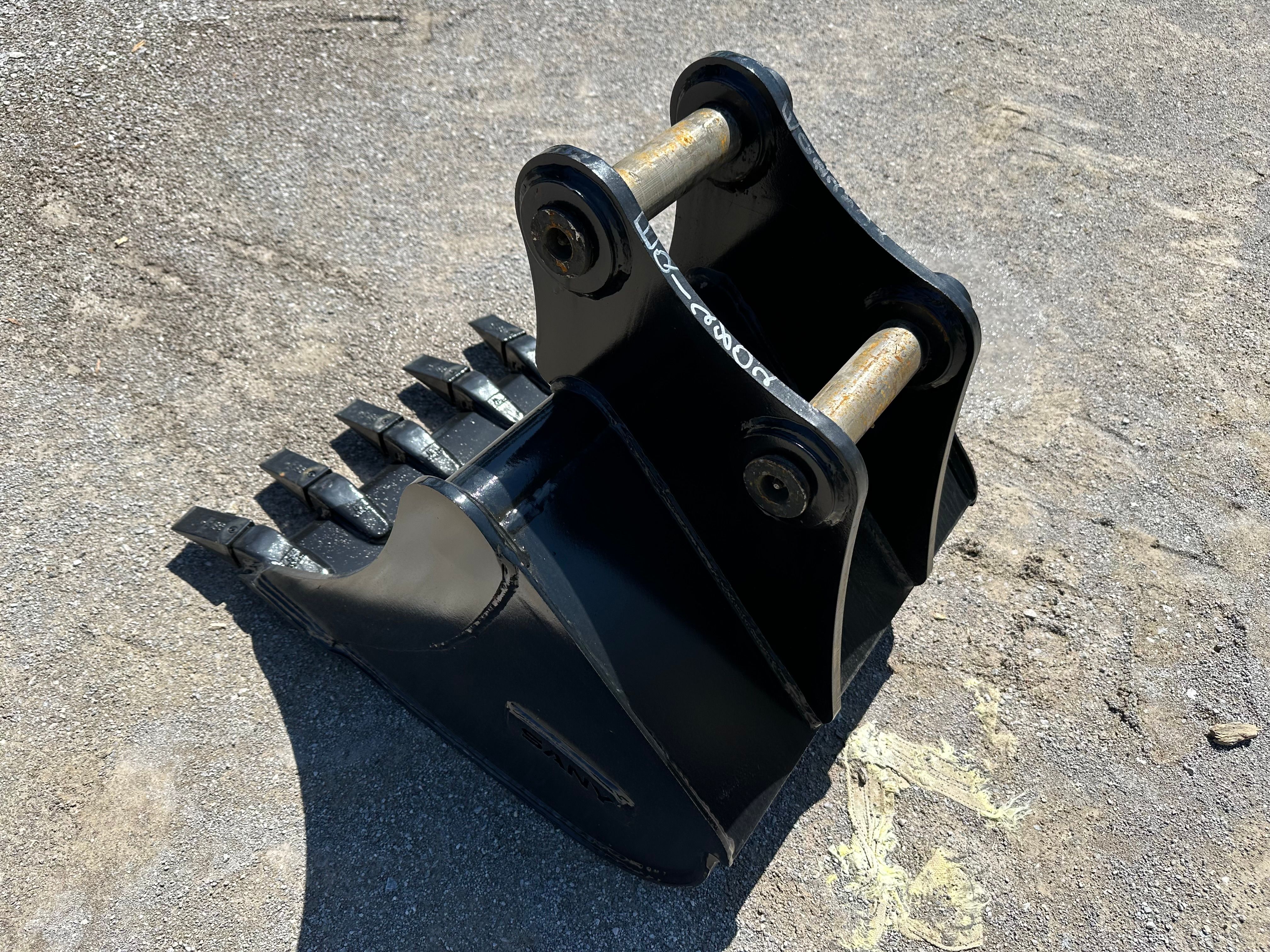 24" BUCKET FOR SY60C Photo 2 Thumbnail