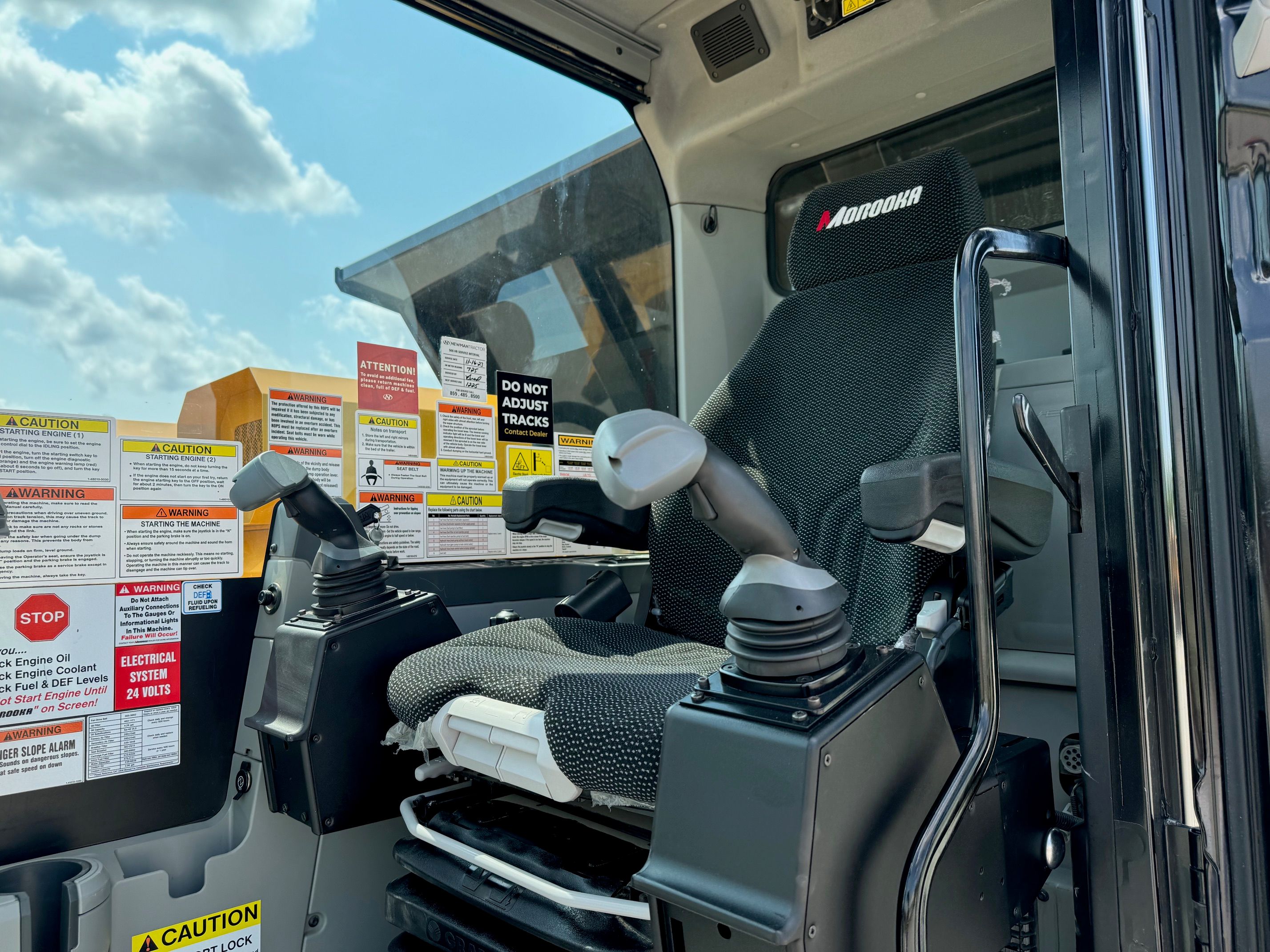 2023 MOROOKA MST 2200VDR Photo 7 Thumbnail