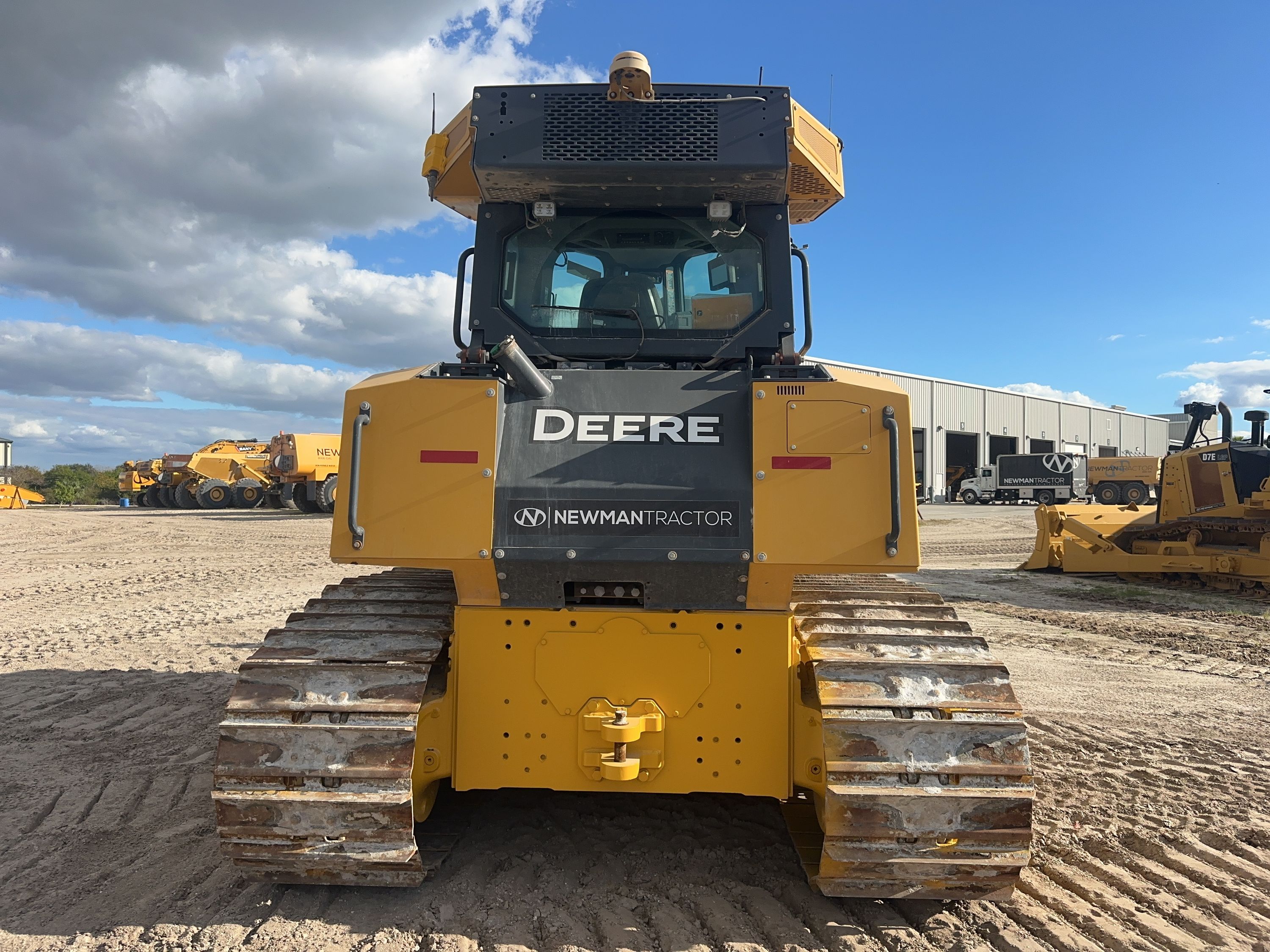 2023 JOHN DEERE 850L WLT Photo 4 Thumbnail