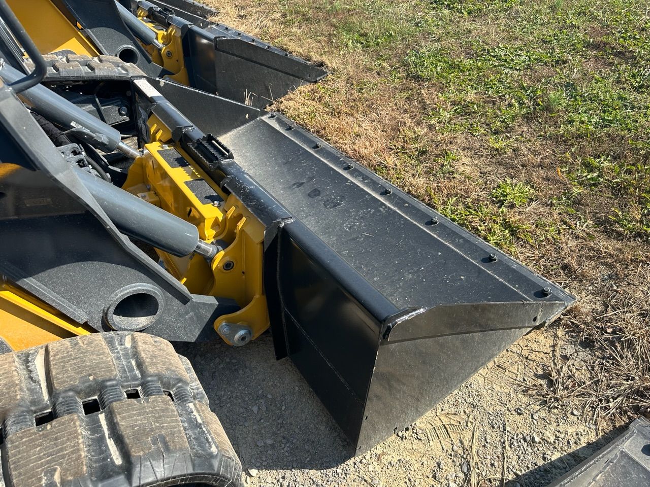 84" BUCKET FOR 333P Photo 3 Thumbnail