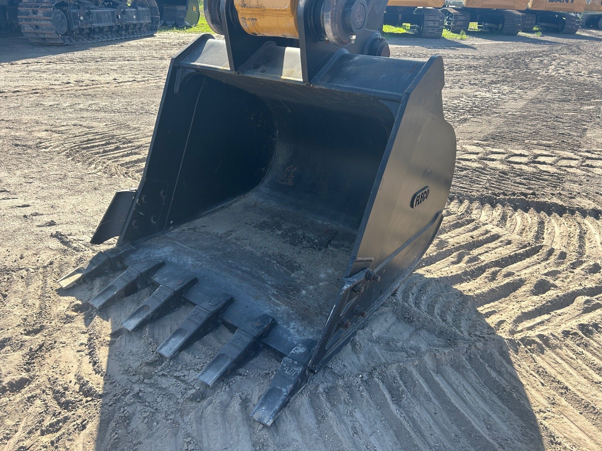 54" BUCKET FOR SY265C Photo 1 Thumbnail