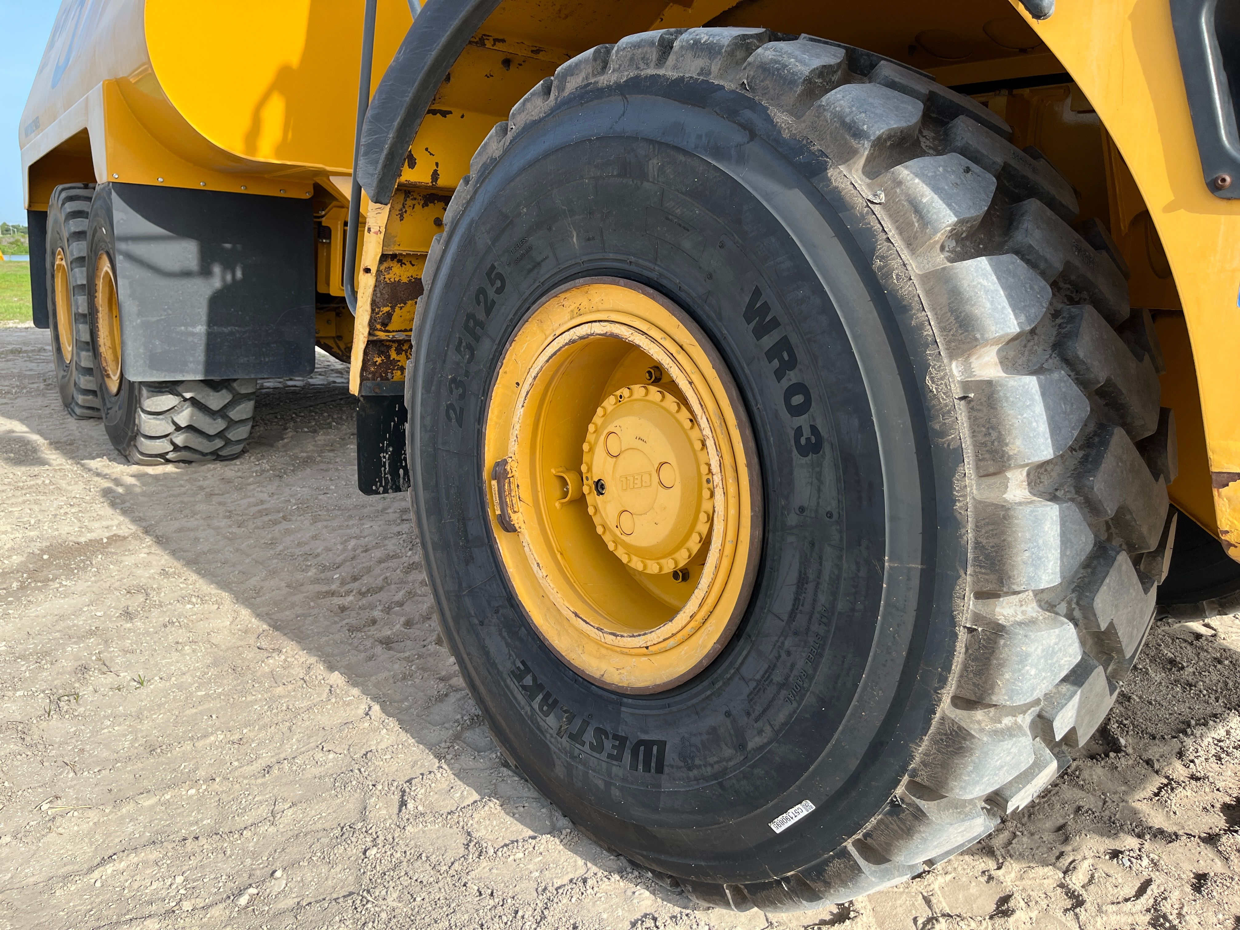 2019 BELL B30E Photo 16 Thumbnail