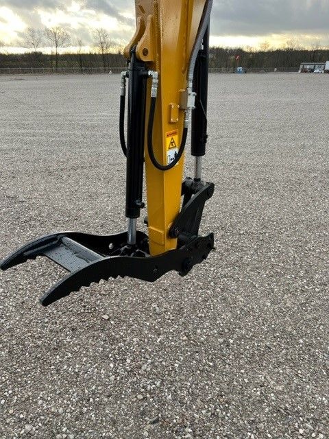 THUMB FOR SY35U (FOR USE W/ QUICK COUPLER) Photo 2 Thumbnail