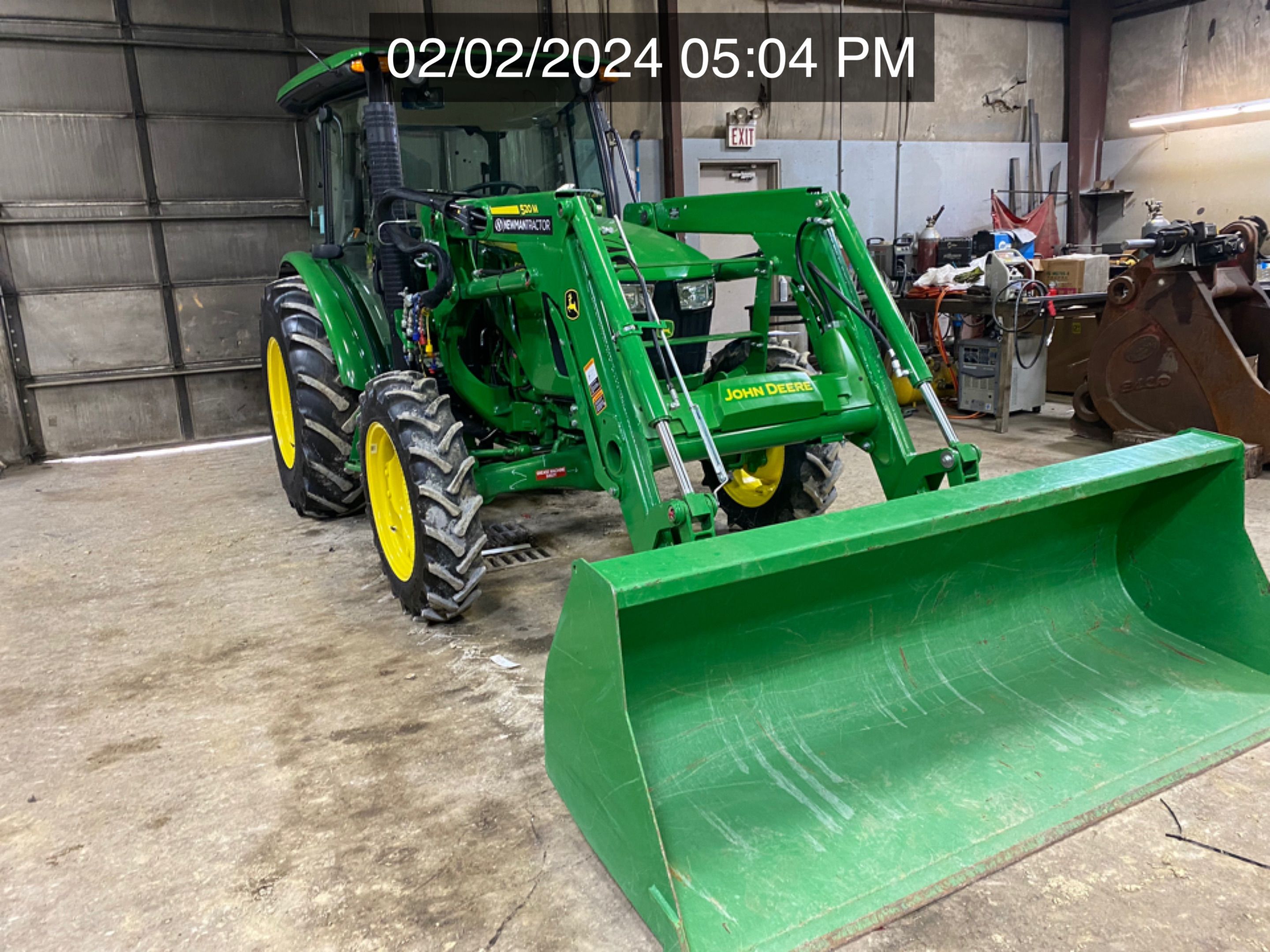 2022 JOHN DEERE 5065E Photo 3 Thumbnail