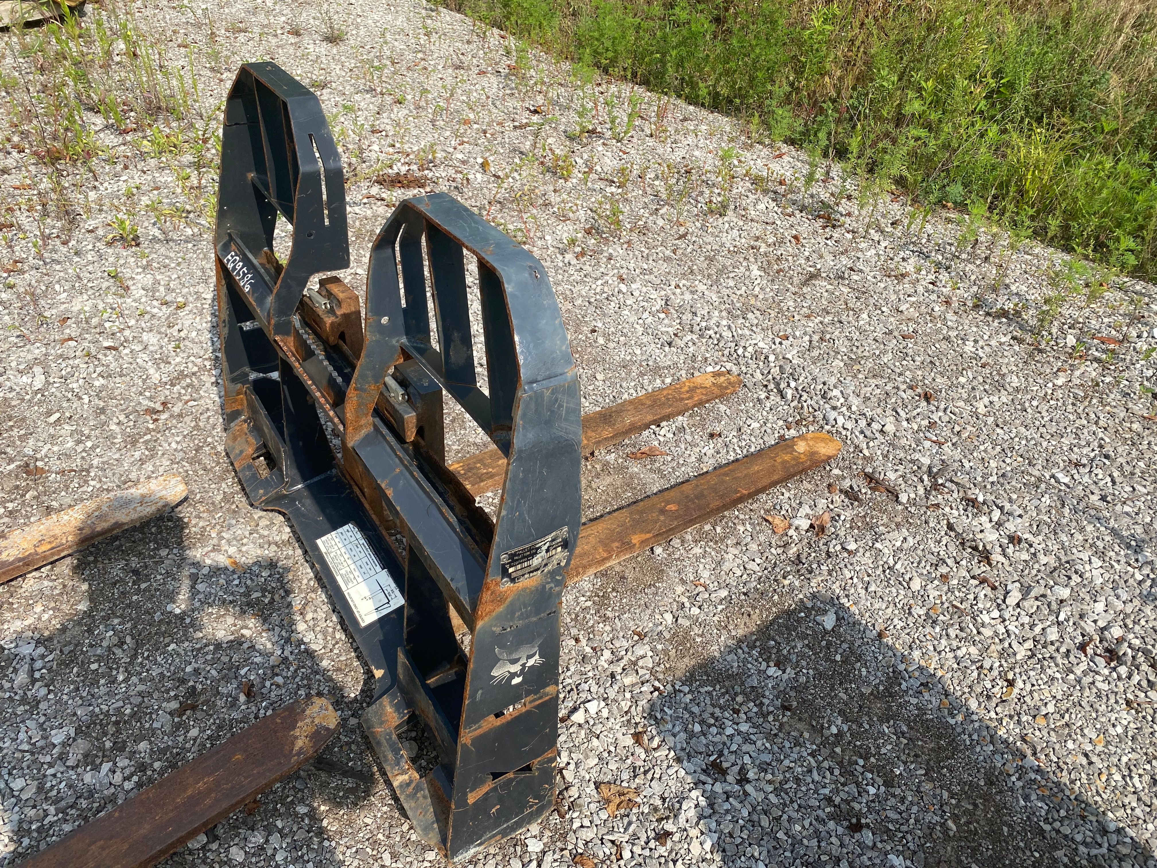 48" SKID STEER FORKS Photo 3 Thumbnail