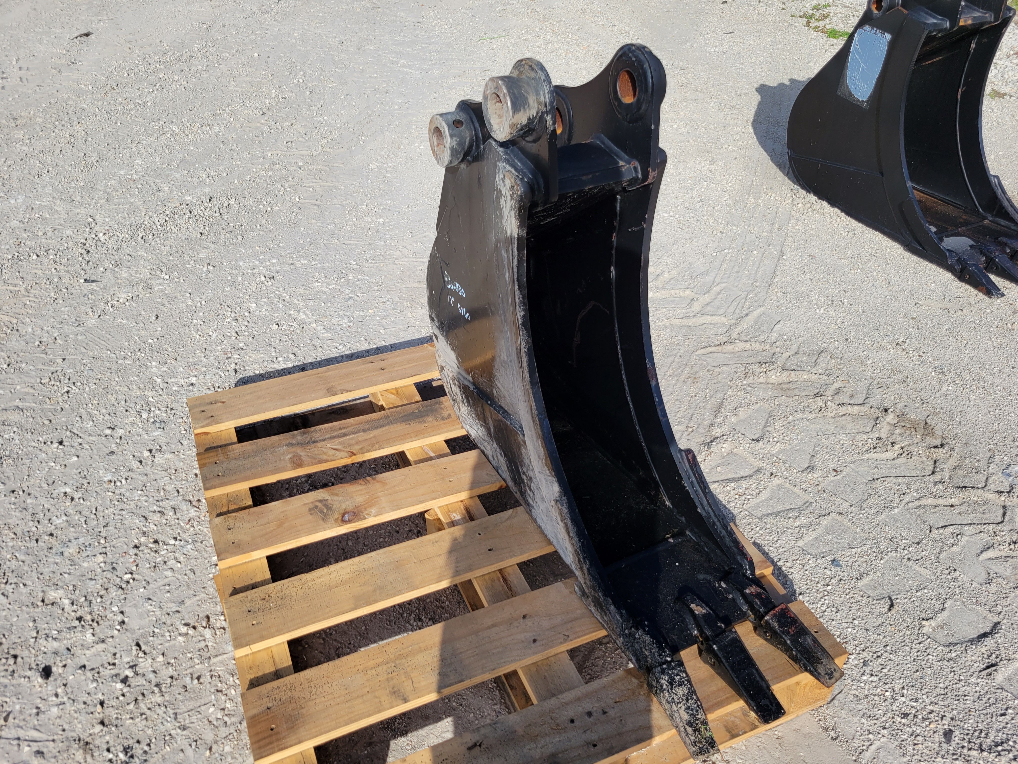 12" BUCKET FOR SY60C Photo 3 Thumbnail